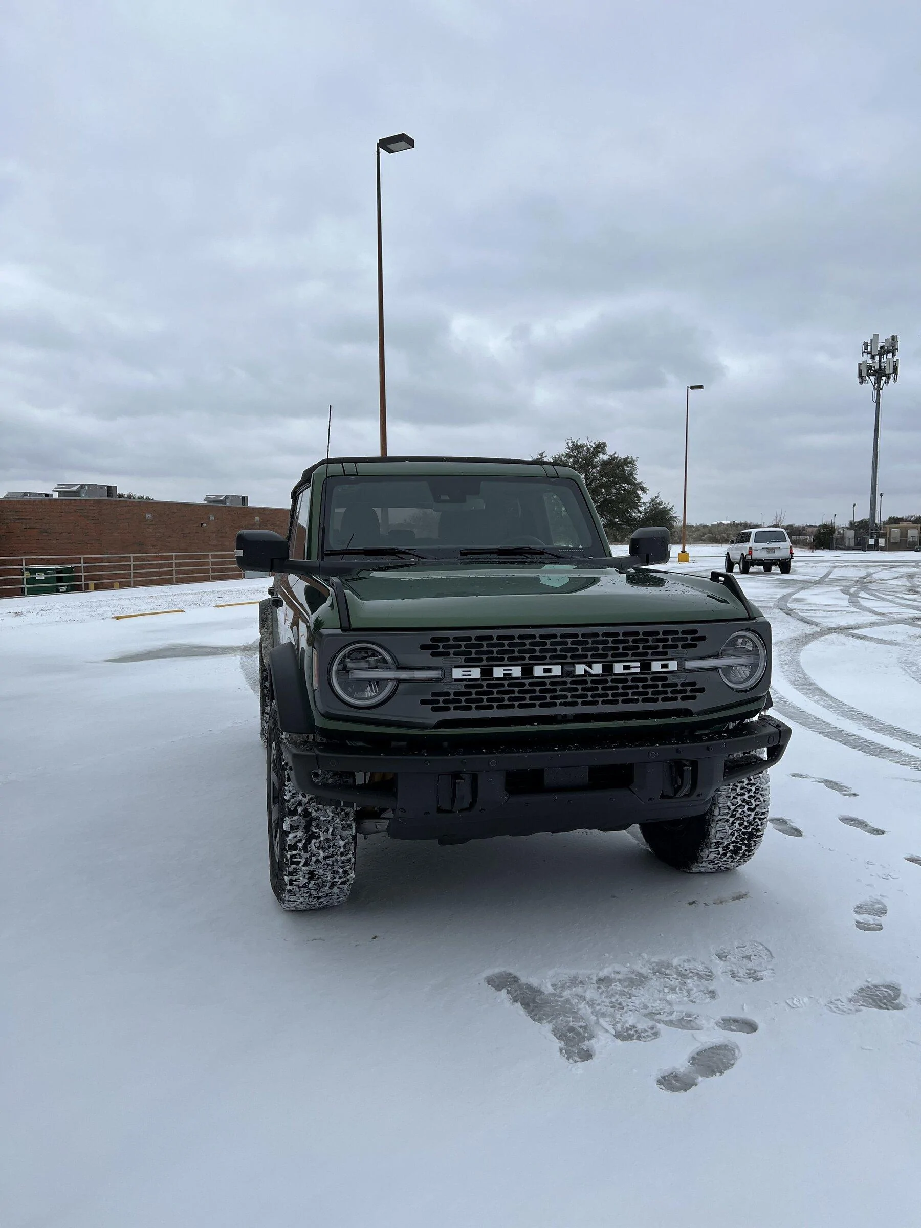 Ford Bronco ERUPTION GREEN Bronco Club EDF3E402-FF1C-4560-80D8-5F3C1B8F90D6
