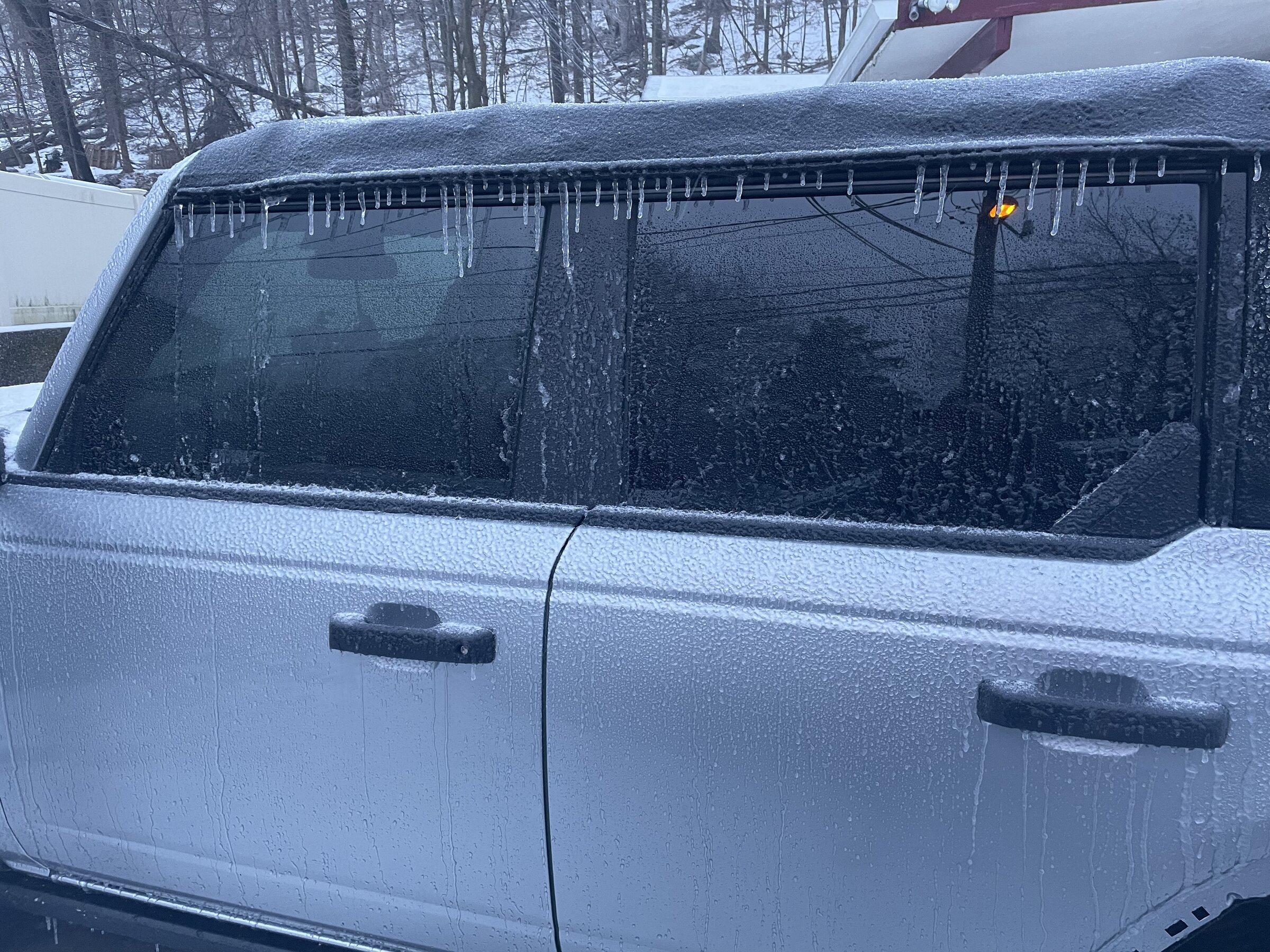 Ford Bronco Base Squatch Soft Top Looking Good in the Snow E55D5ACC-78E1-44CB-9934-899E1780CD8D