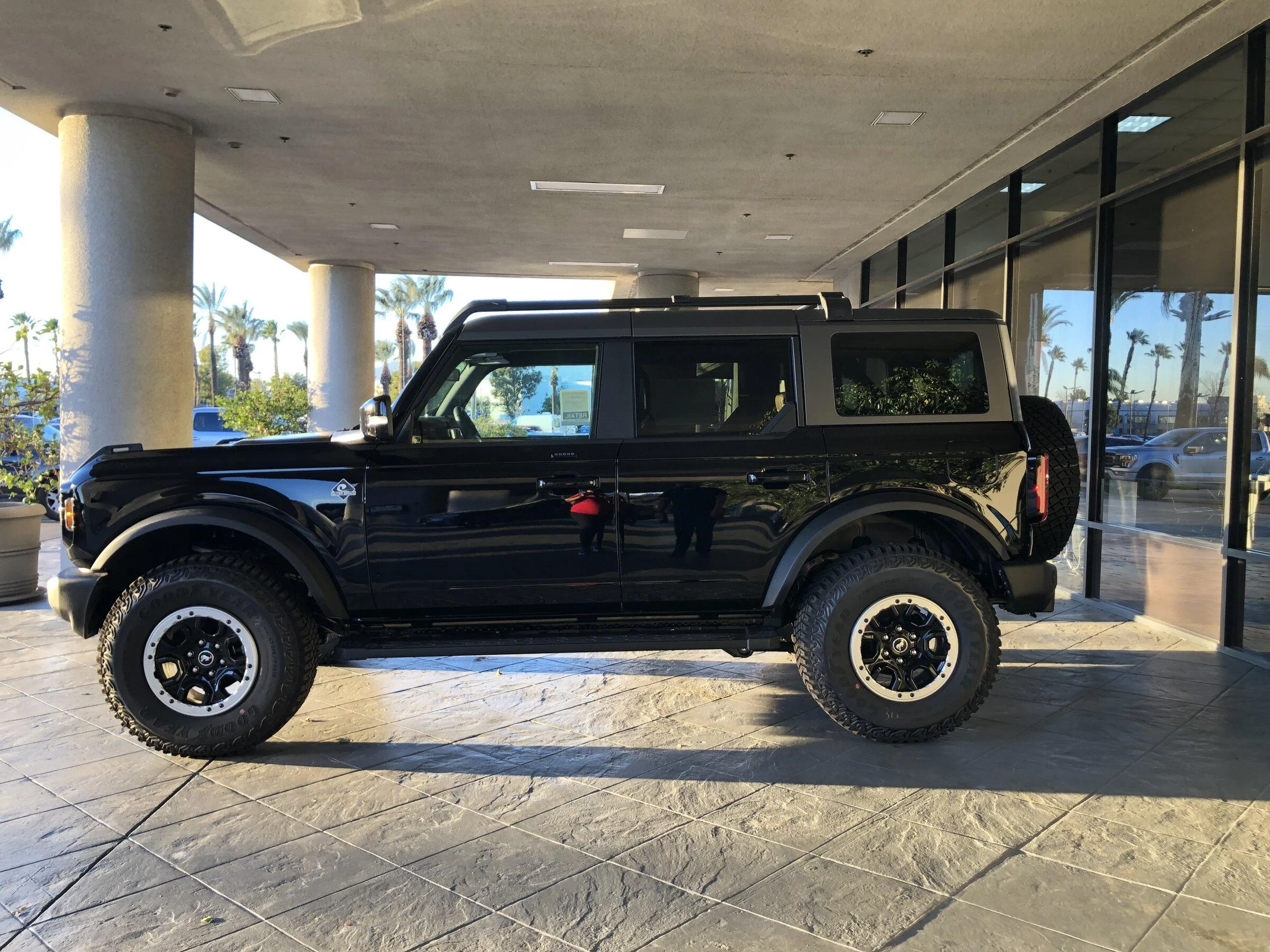 Ford Bronco SHADOW BLACK Bronco Club 6EA8C0CD-5030-4473-9574-16179919E0FA