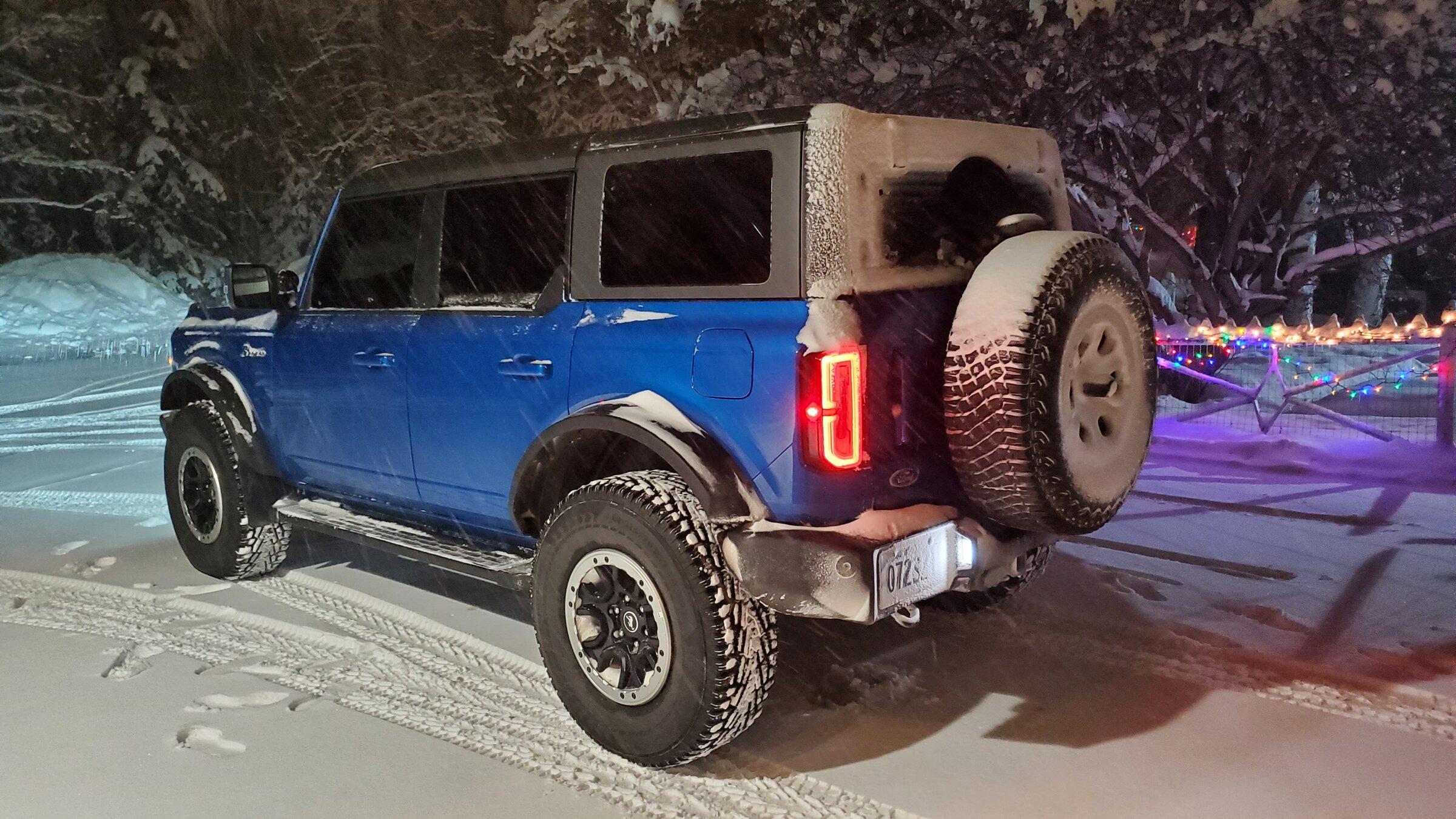 Ford Bronco VELOCITY BLUE Bronco Club 20220203_201401