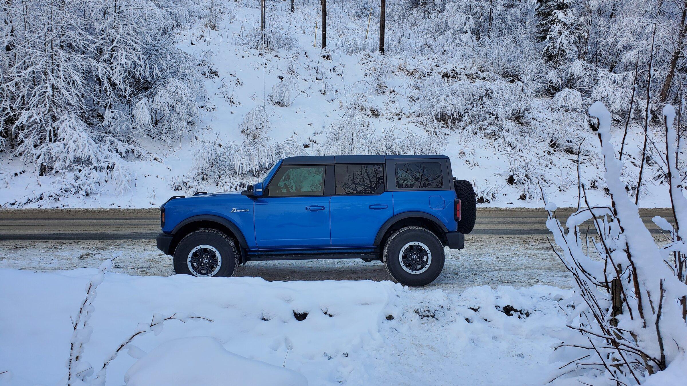 Ford Bronco VELOCITY BLUE Bronco Club 20220130_123100