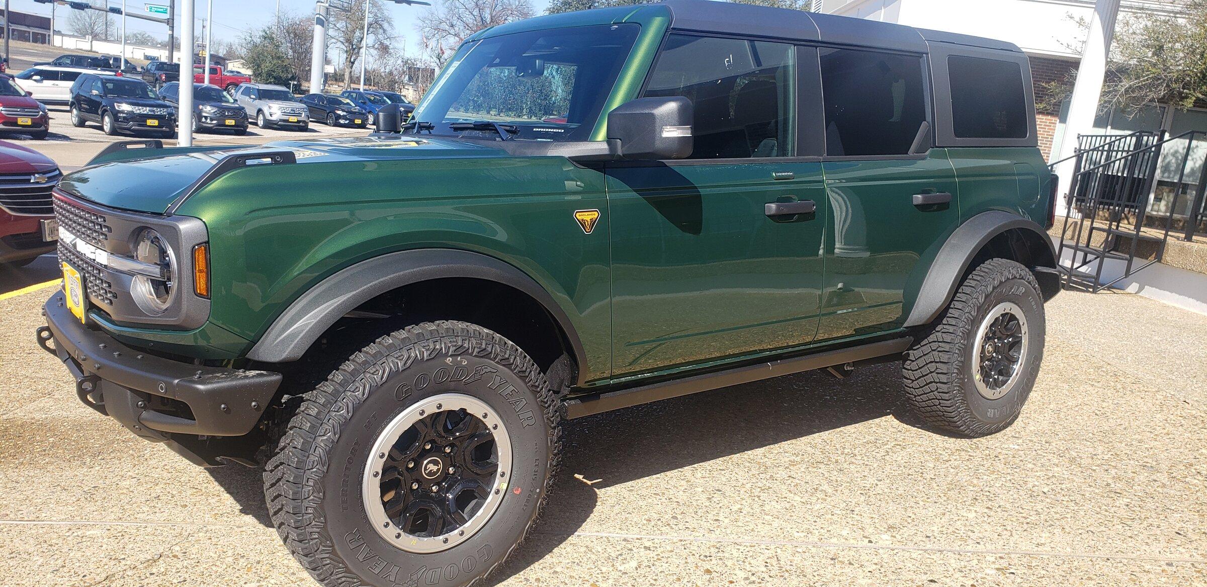 Ford Bronco Eruotion Green Badlands Lux Available 20220205_132951