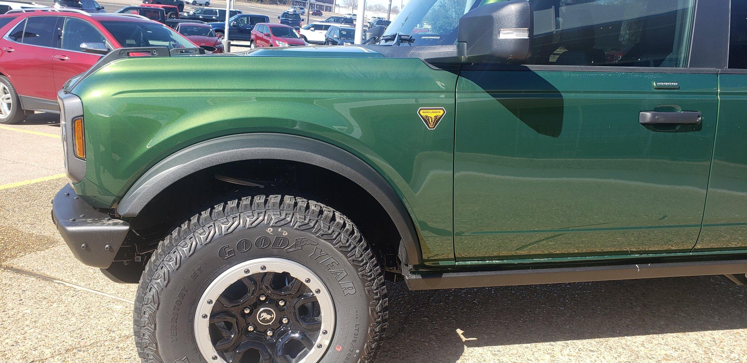 Ford Bronco Eruotion Green Badlands Lux Available 20220205_132944