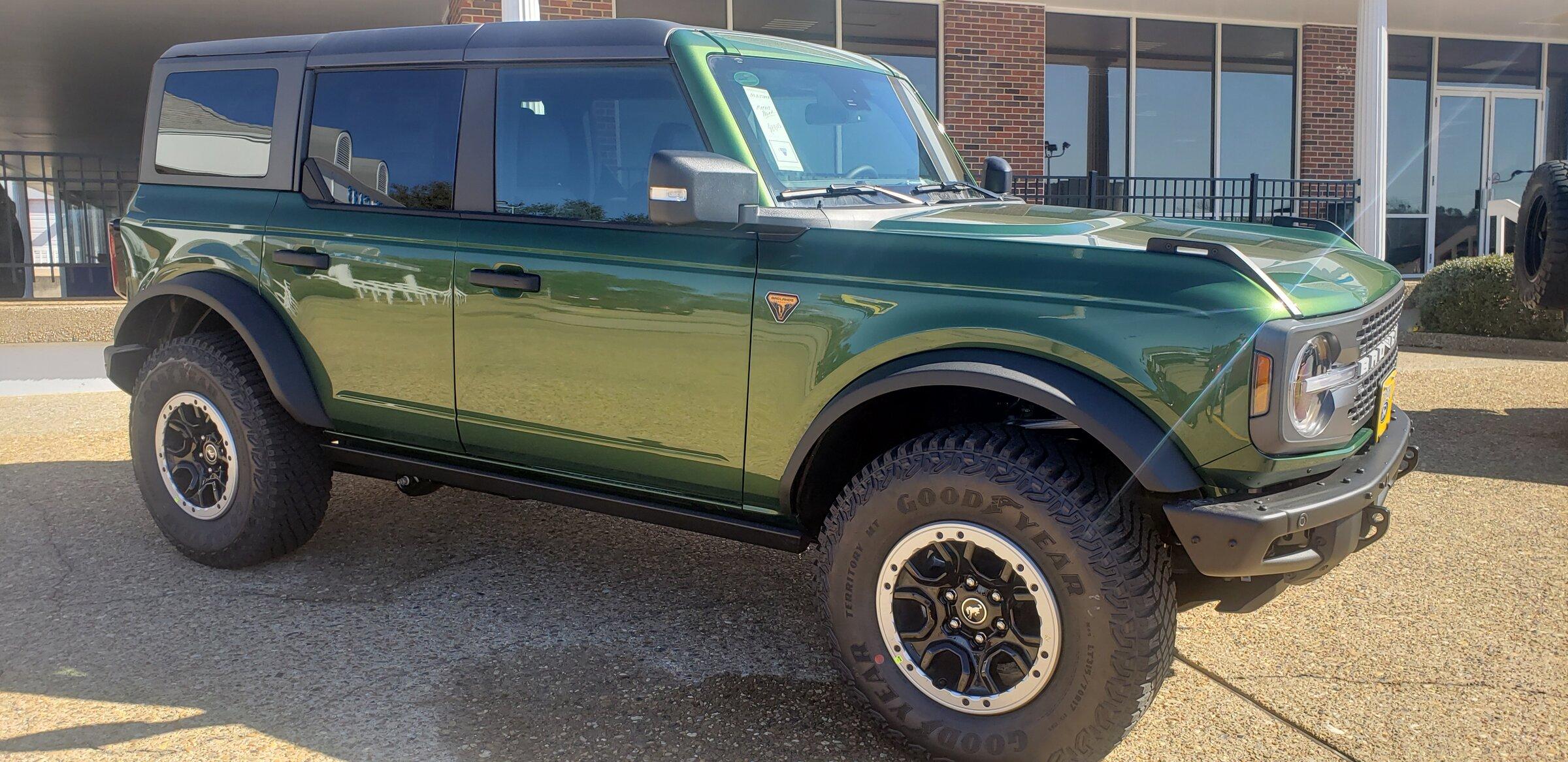 Ford Bronco Eruotion Green Badlands Lux Available 20220205_133036
