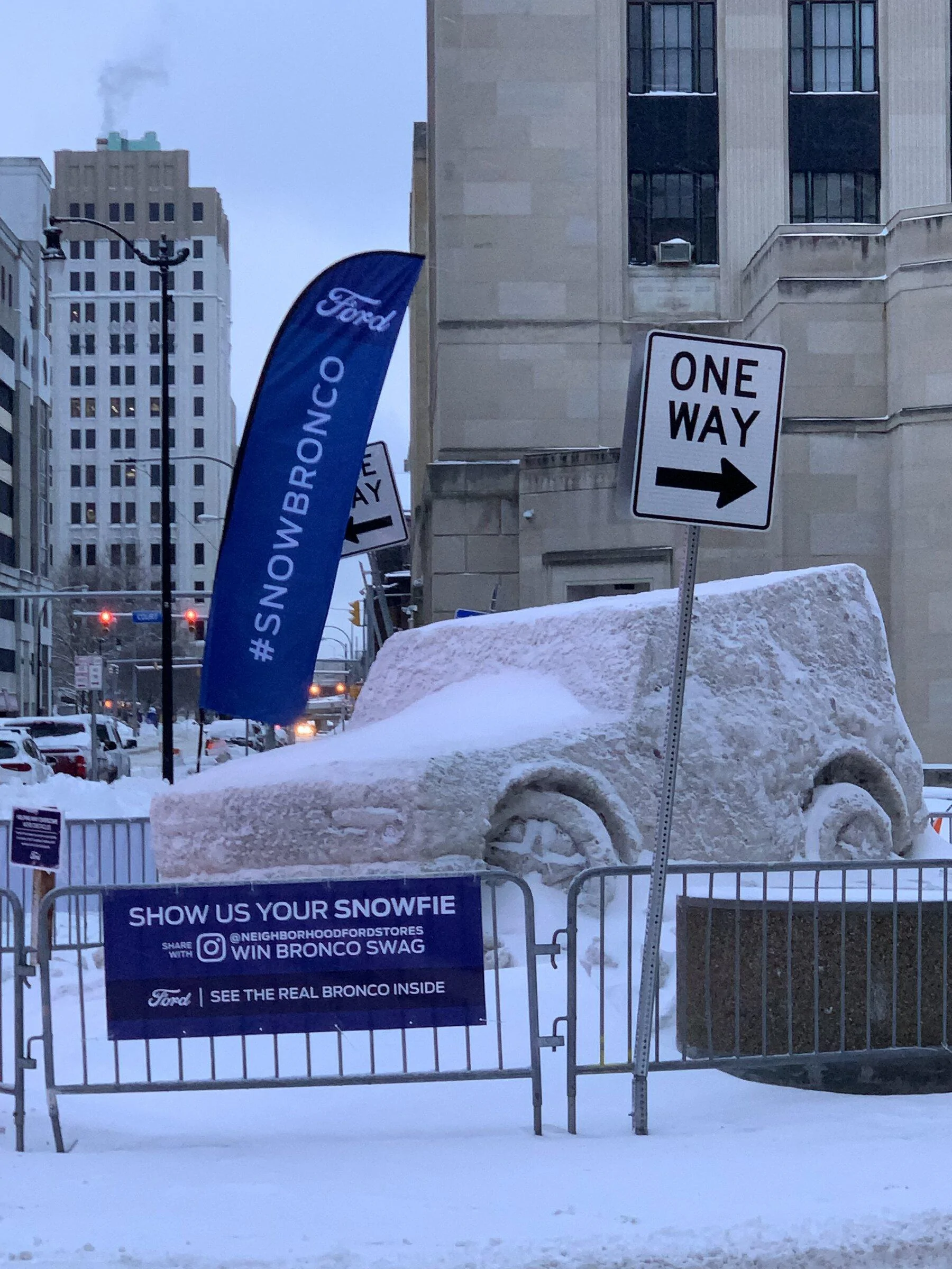 Ford Bronco "Snow Bronco" - Buffalo Auto Show IMG_3183