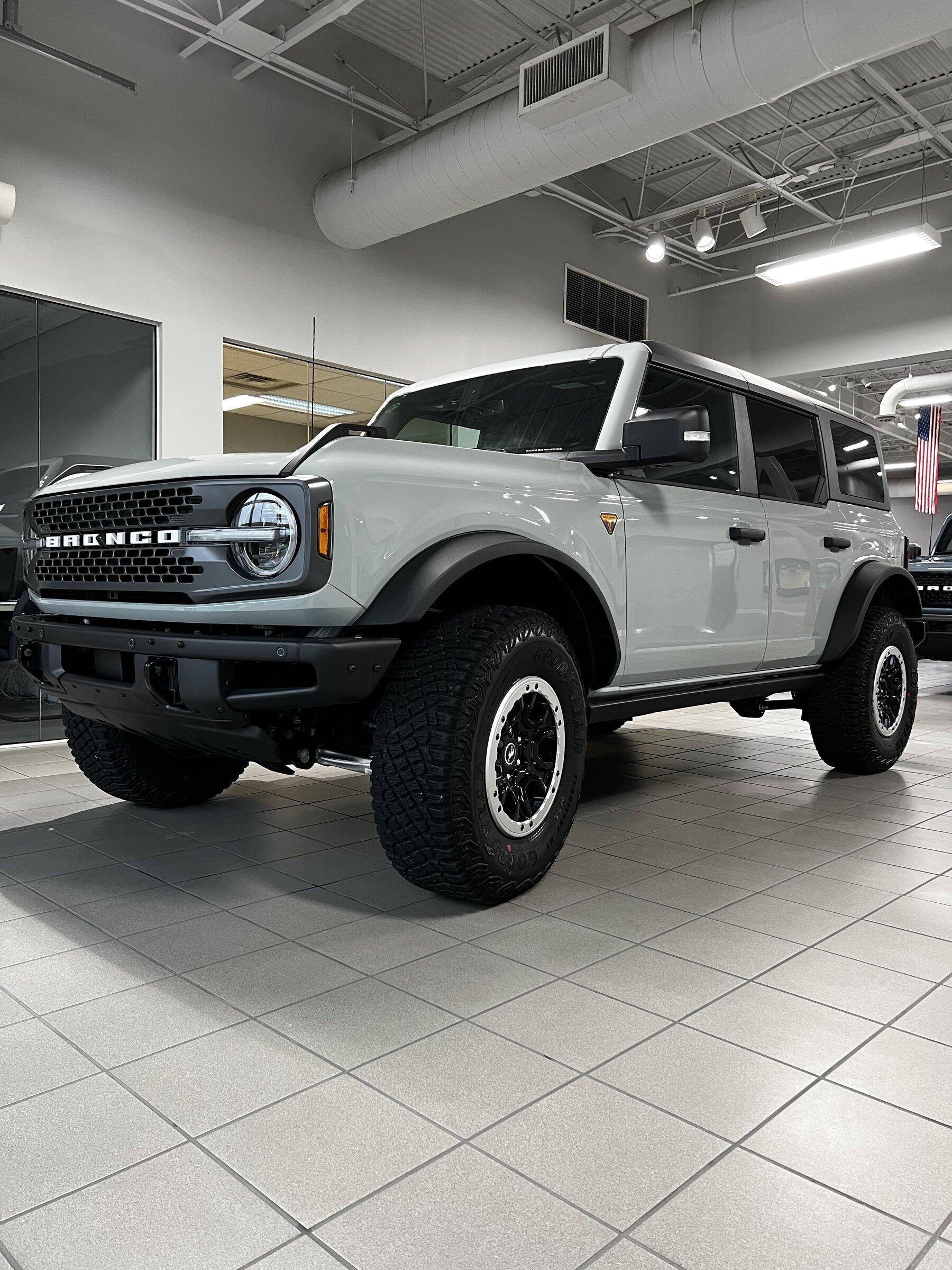 Ford Bronco 🛠 1/3/22 Build Week Group IMG_0642