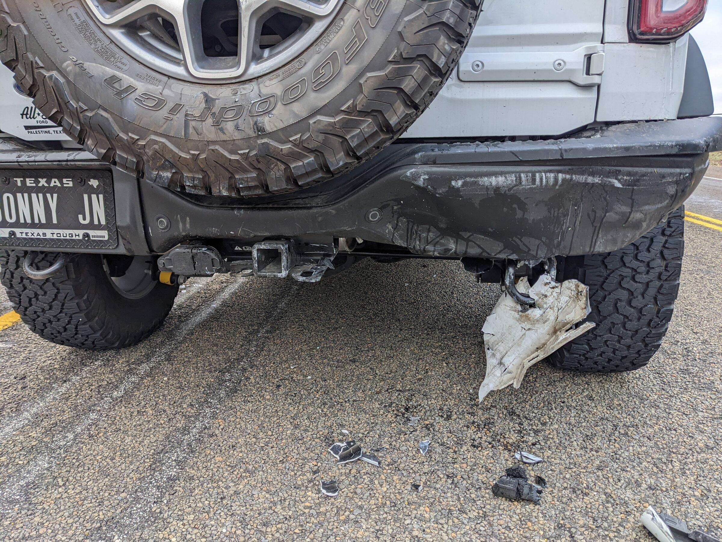 Ford Bronco Bronco 1  Nissan Versa 0 PXL_20220204_230013437.MP