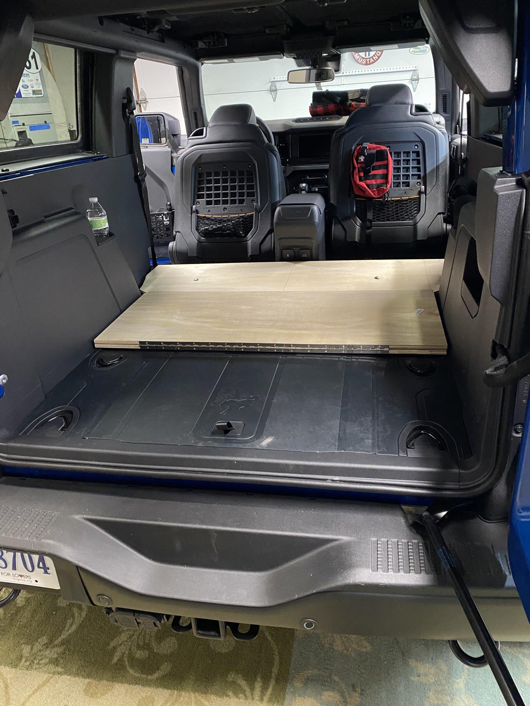 Ford Bronco Living with 2-doors tempImagea1LA2X