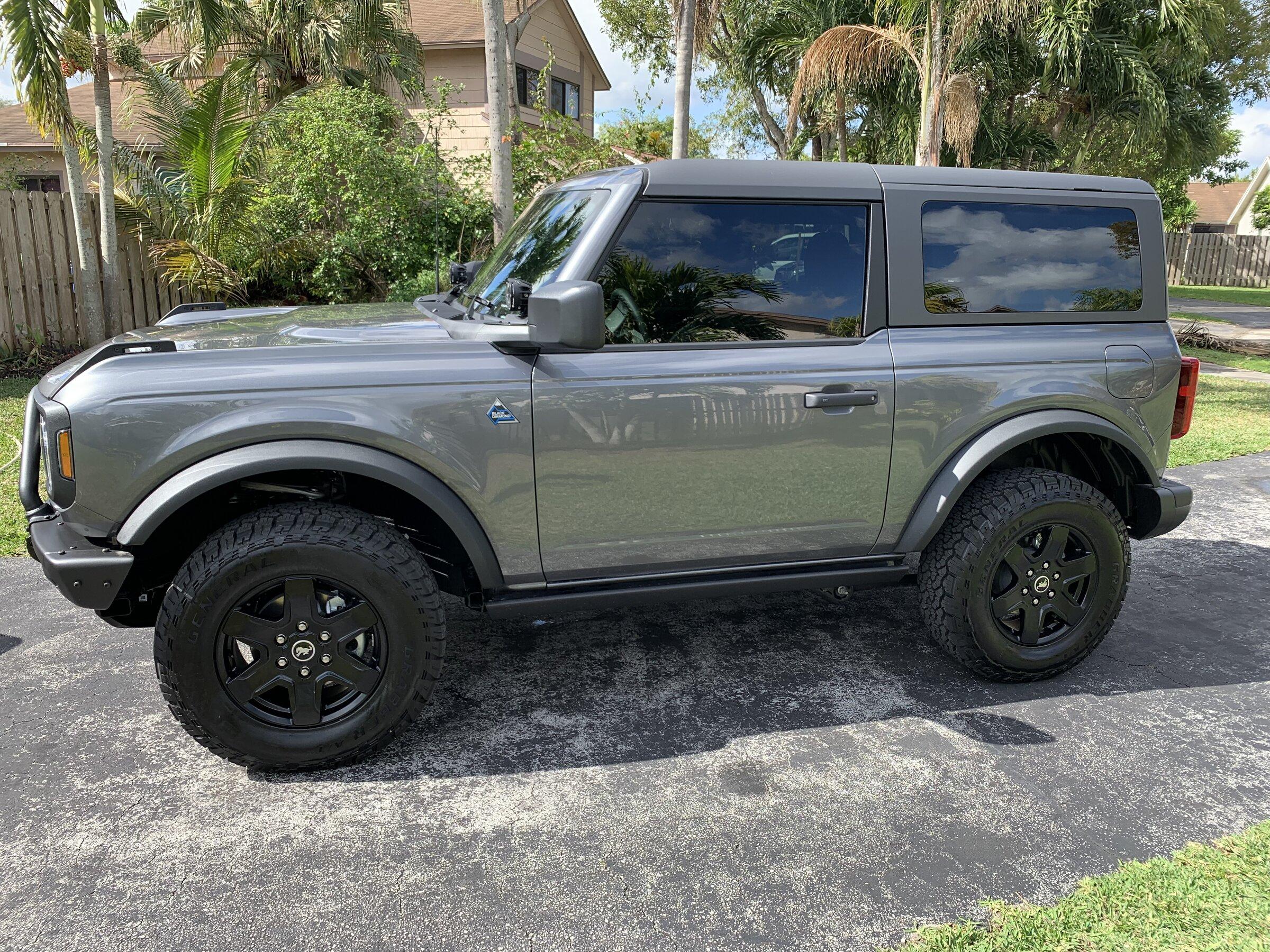 Ford Bronco CARBONIZED GRAY Bronco Club 267876C9-9002-40AB-848C-B7689354A4D0