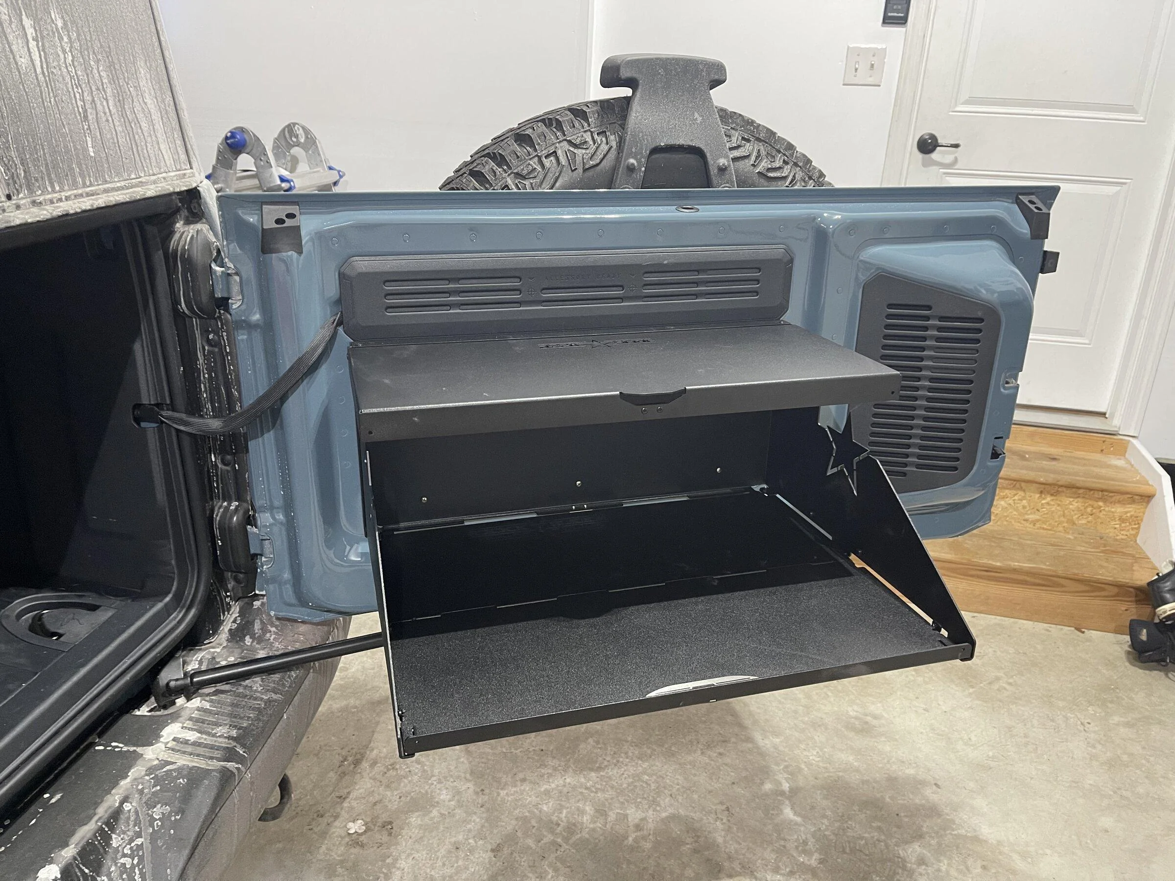 Ford Bronco Rockslide Engineering Tailgate Table 21245087-9228-4E51-8960-4A268626CFA4