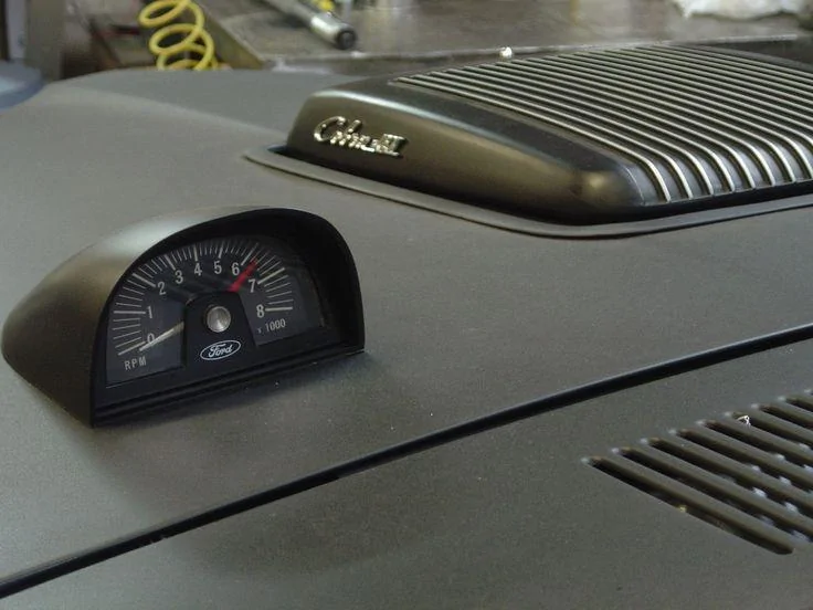 hood mounted tach.jpg