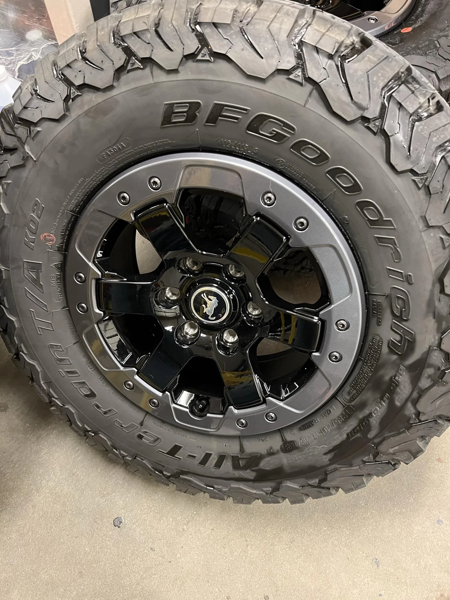 Ford Bronco 5- upgraded badlands bead lock capable wheels 893692D0-D852-4D5F-AE47-BFA03A7F3C05