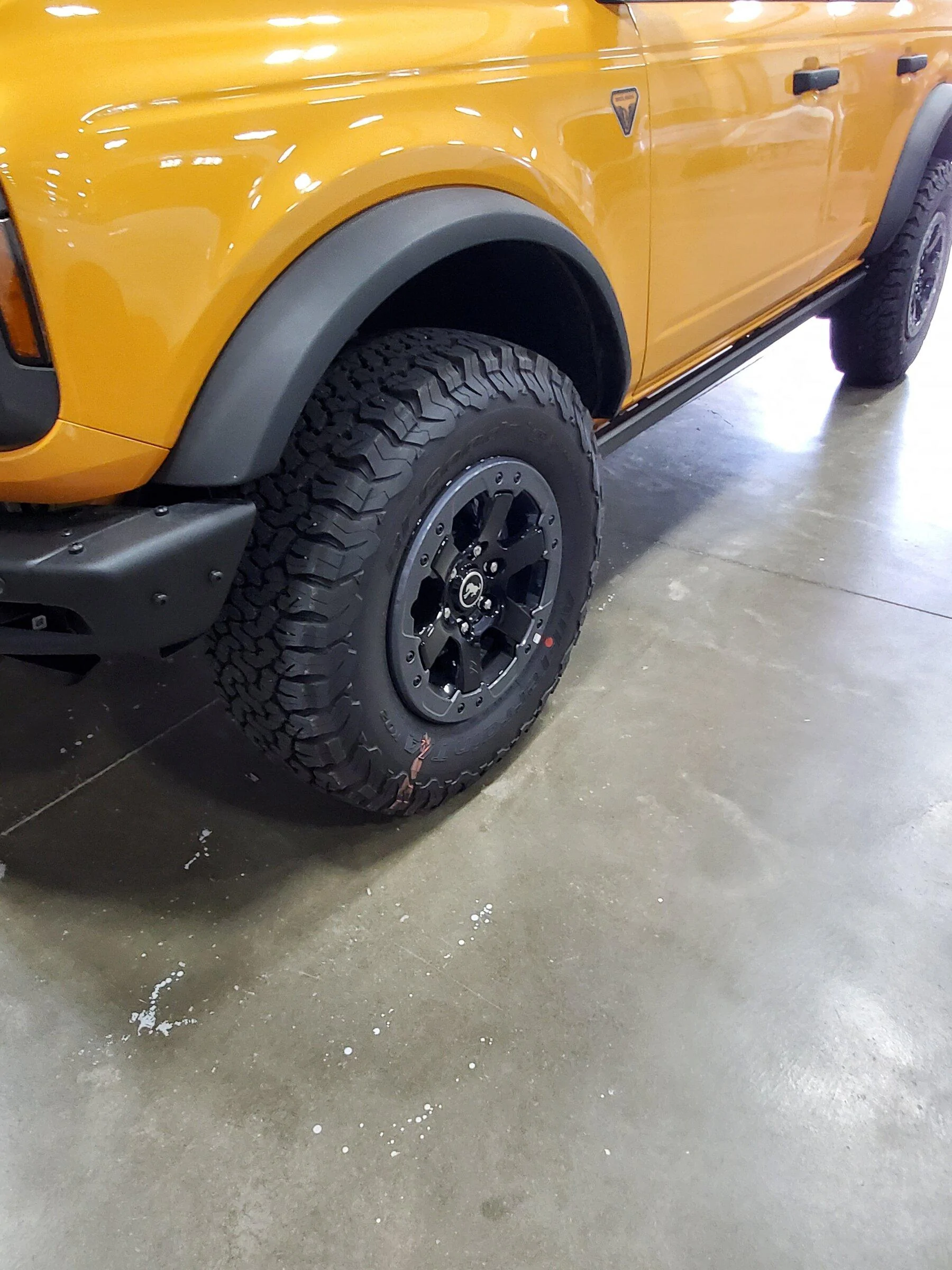Ford Bronco Badlands 4D rock sliders. Factory 82767572-0956-4B2B-B2FE-68FB67E98568