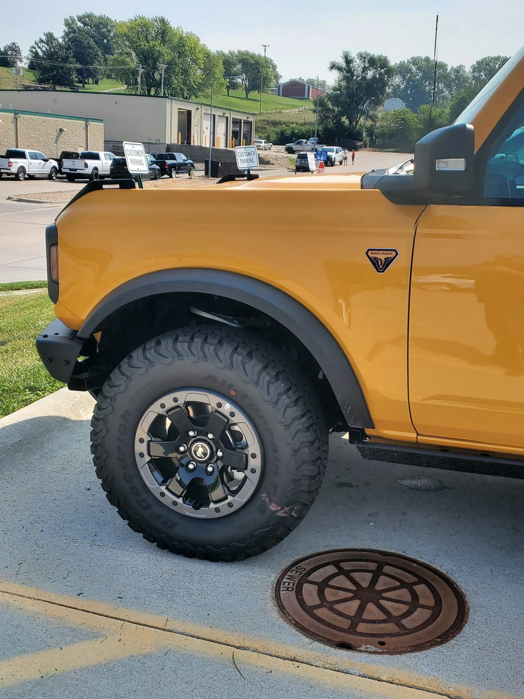 Ford Bronco Badlands 4D rock sliders. Factory 962338A7-42B9-41E5-9DE2-A5D6D387B95B