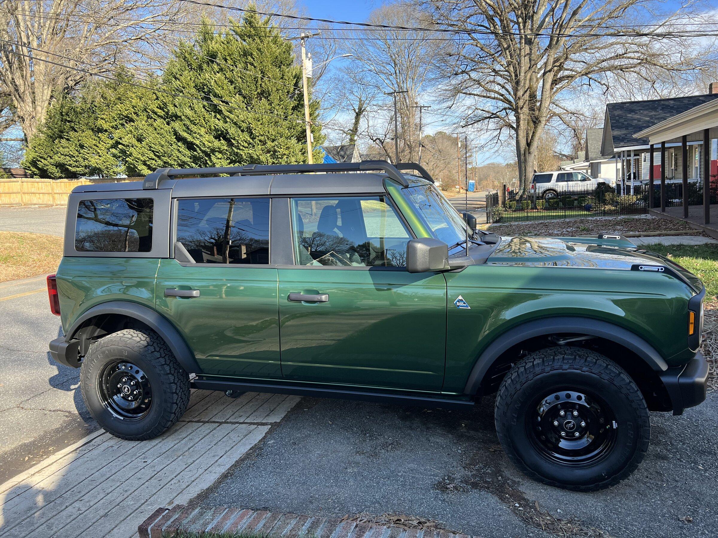 Ford Bronco ERUPTION GREEN Bronco Club 5392F7FA-0F53-41C0-BE22-9E745E9CB1F6