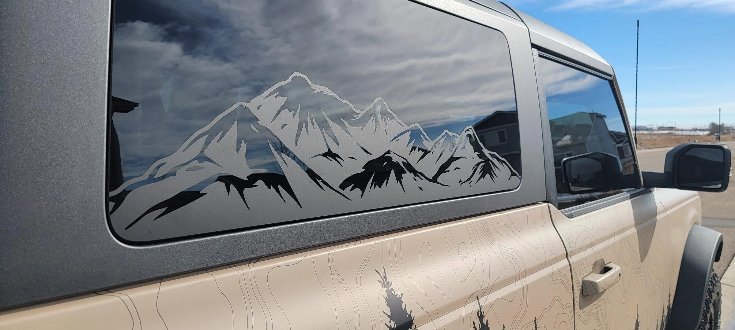 Ford Bronco Custom Graphics Full Vehicle Wrap. Door Jams! Roll Bar! Grill Letters! and More! 20220209_135510