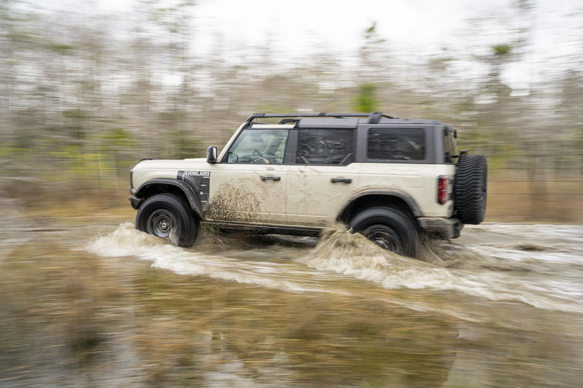 2022 Ford Bronco Everglades_Desert Sand_10.webp