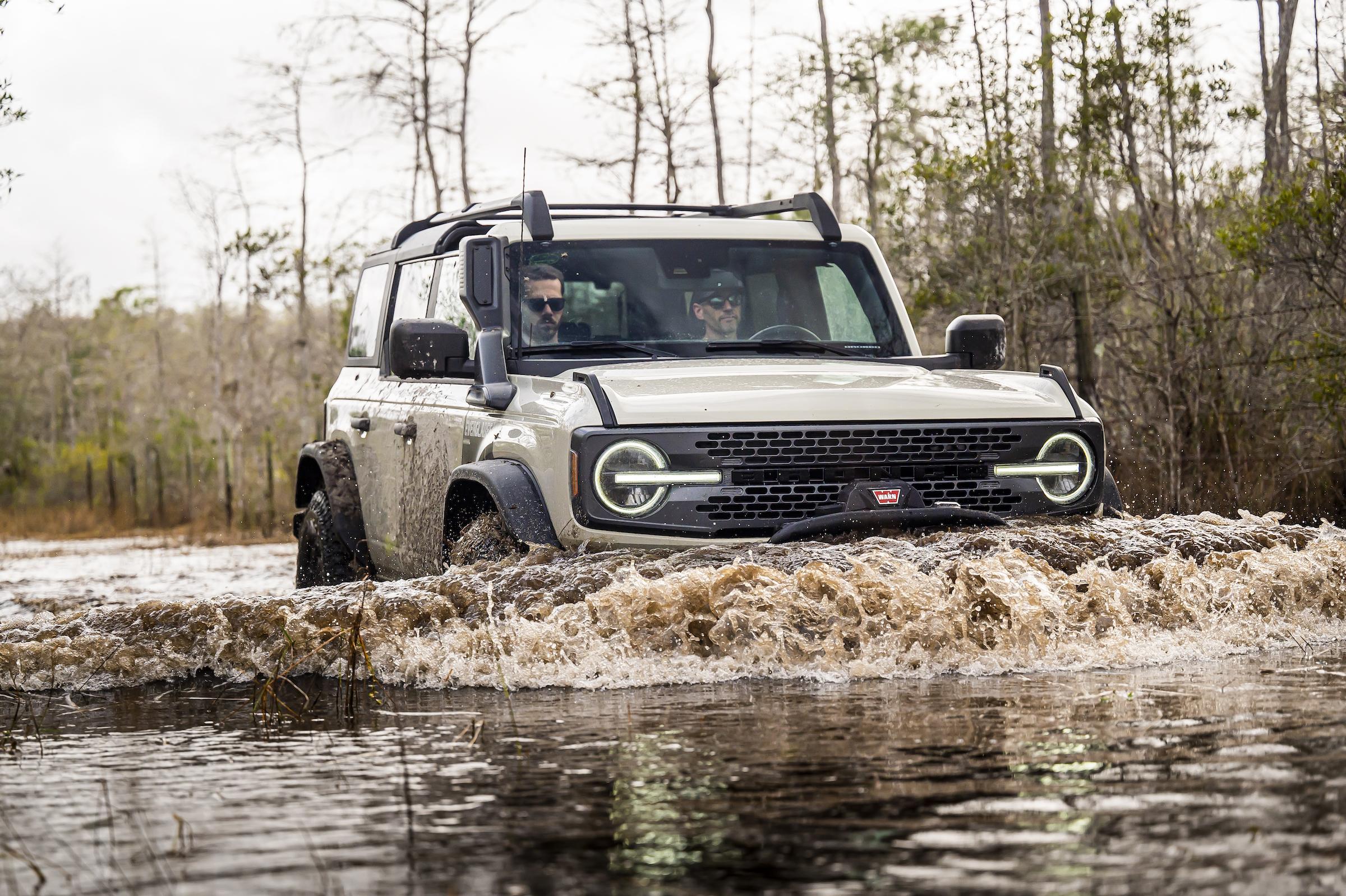 2022 Ford Bronco Everglades_Desert Sand_12.jpg