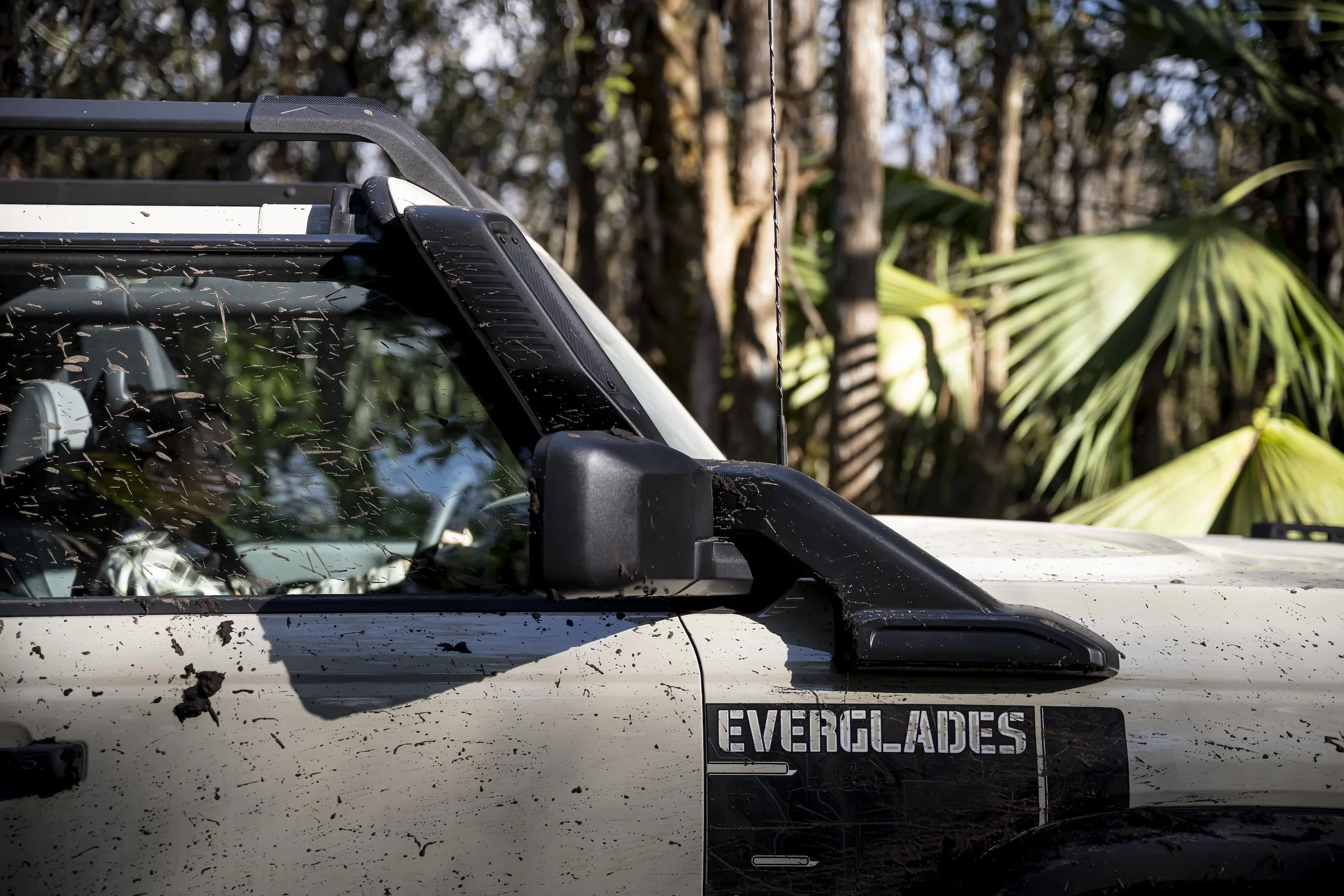 2022 Ford Bronco Everglades_Desert Sand_20.webp
