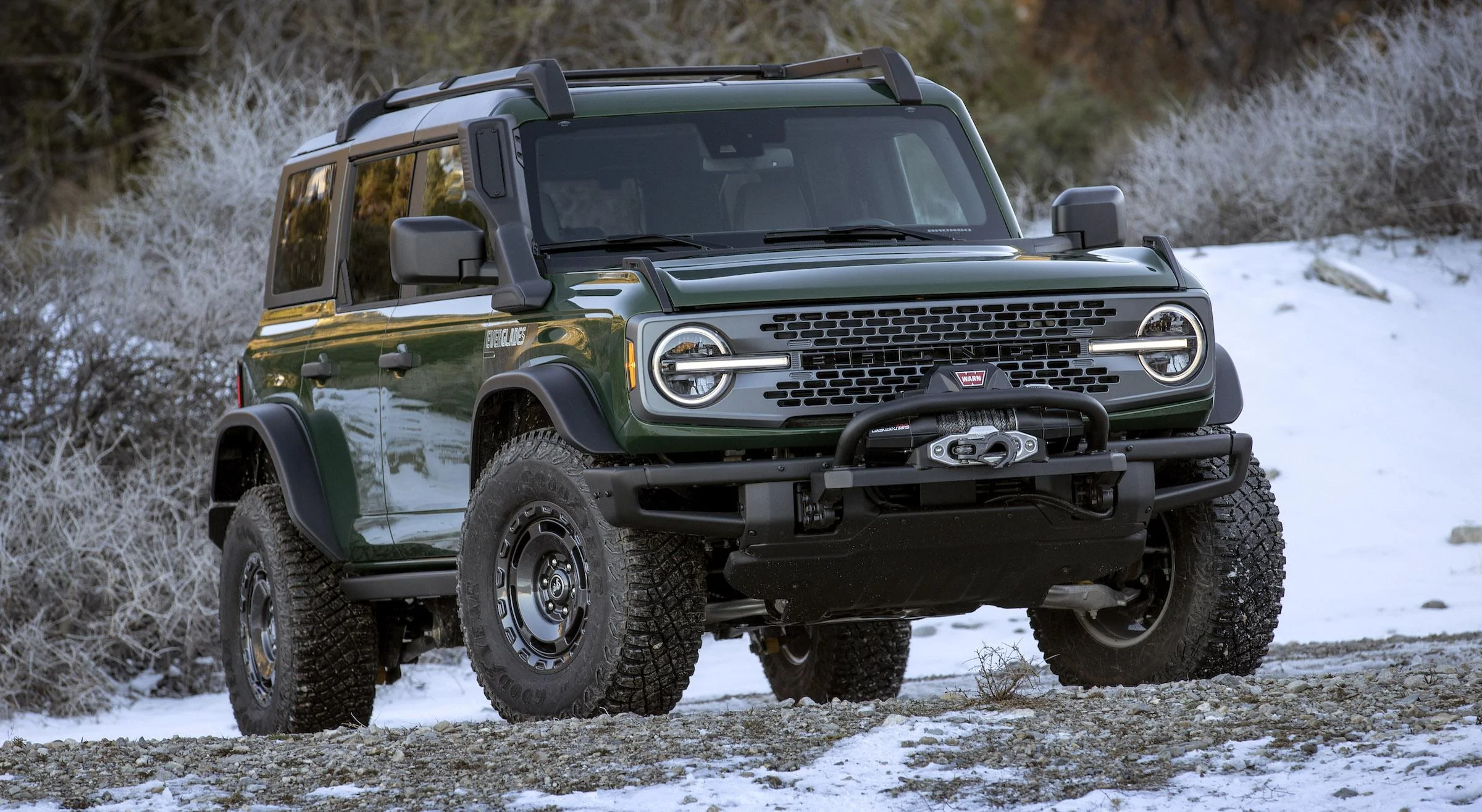 2022 Ford Bronco Everglades_Eruption Green_04.webp