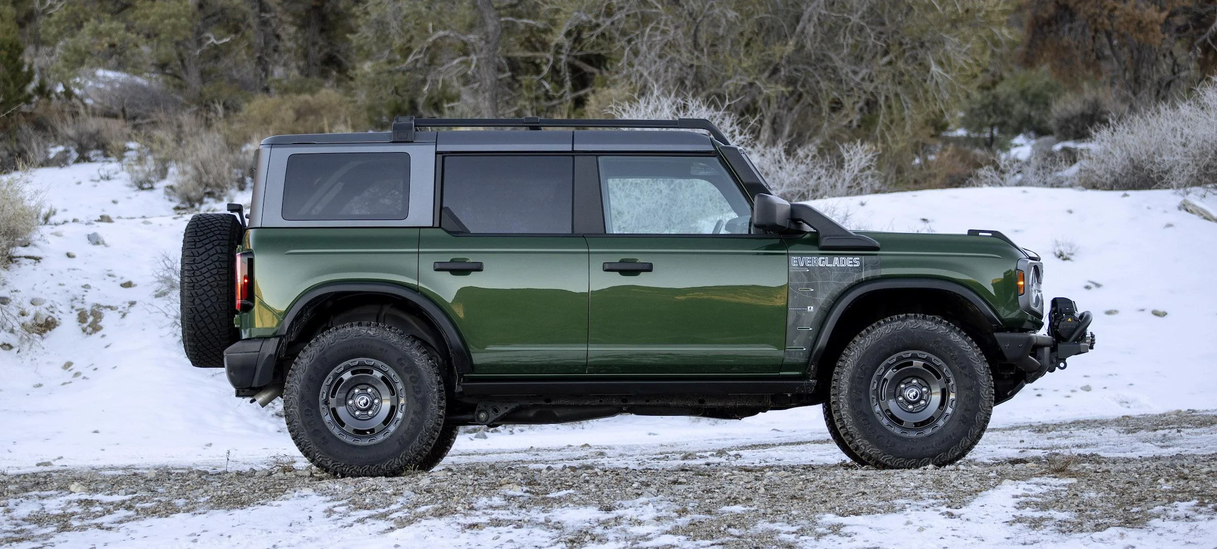 2022 Ford Bronco Everglades_Eruption Green_05.webp