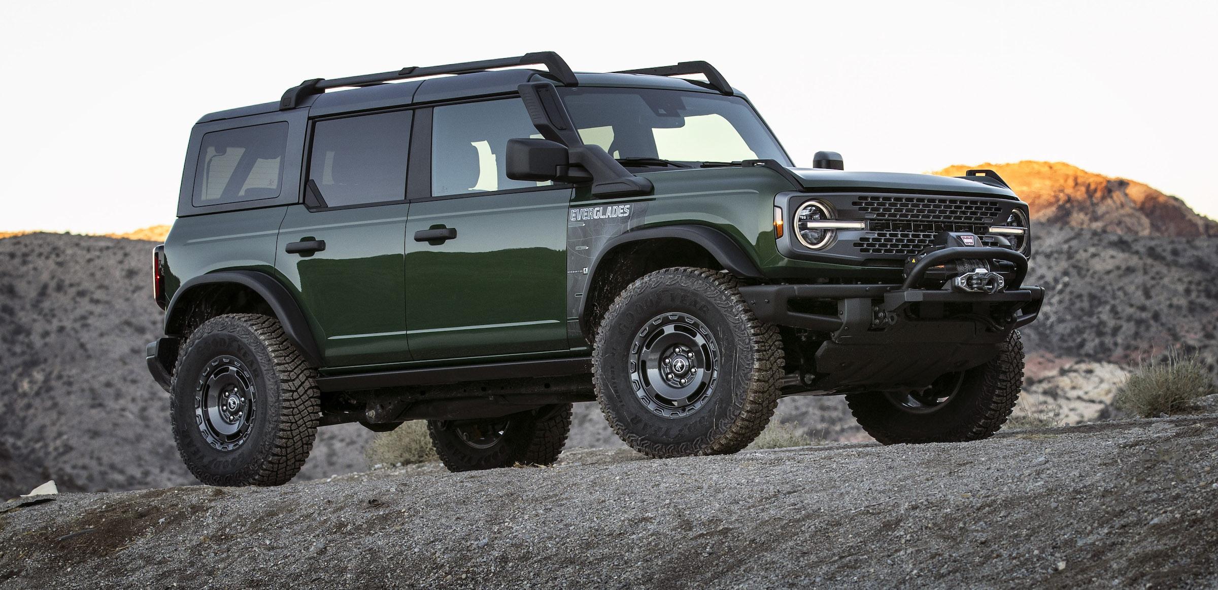 2022 Ford Bronco Everglades_Eruption Green_06.jpg