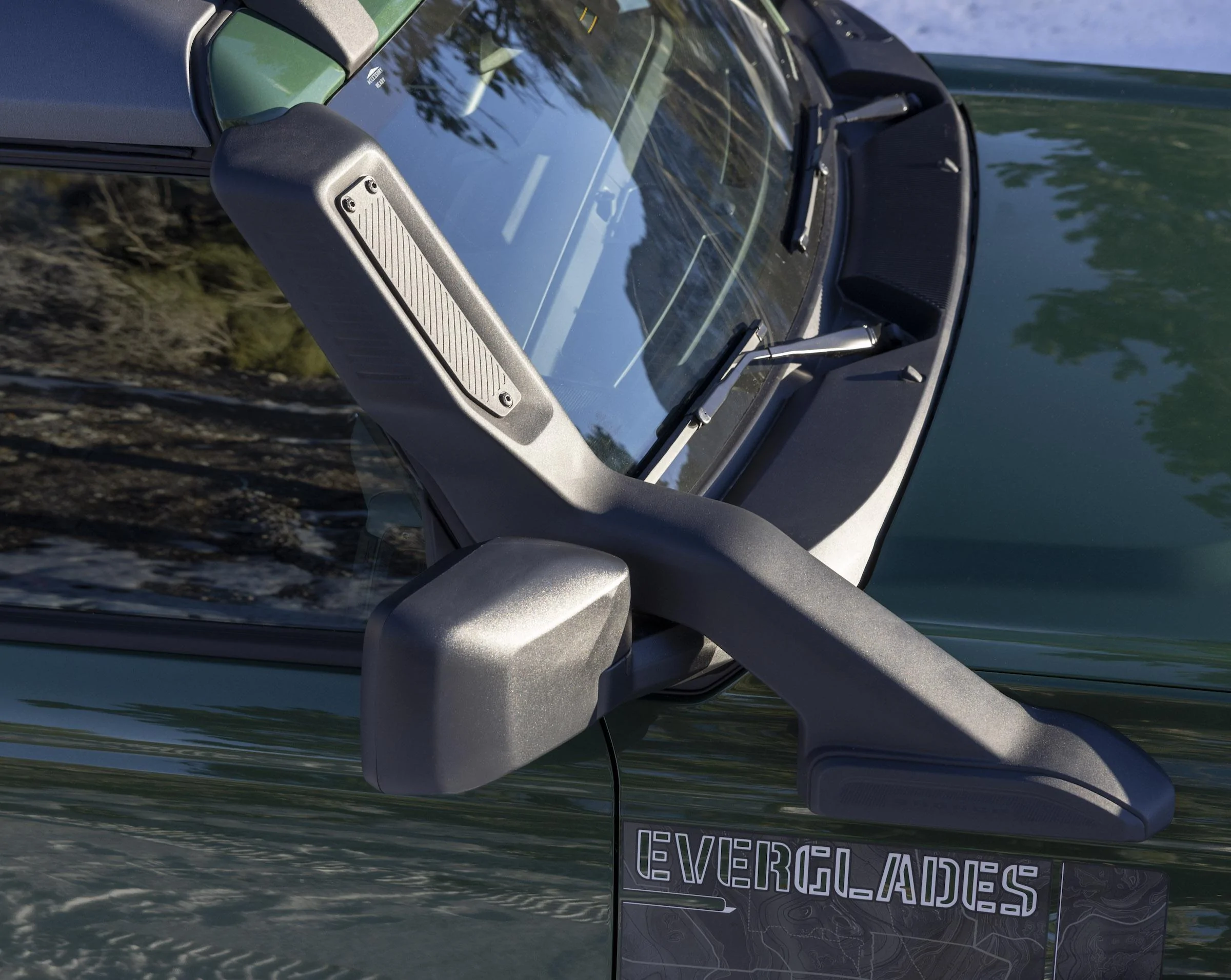 2022 Ford Bronco Everglades_Eruption Green_09.webp