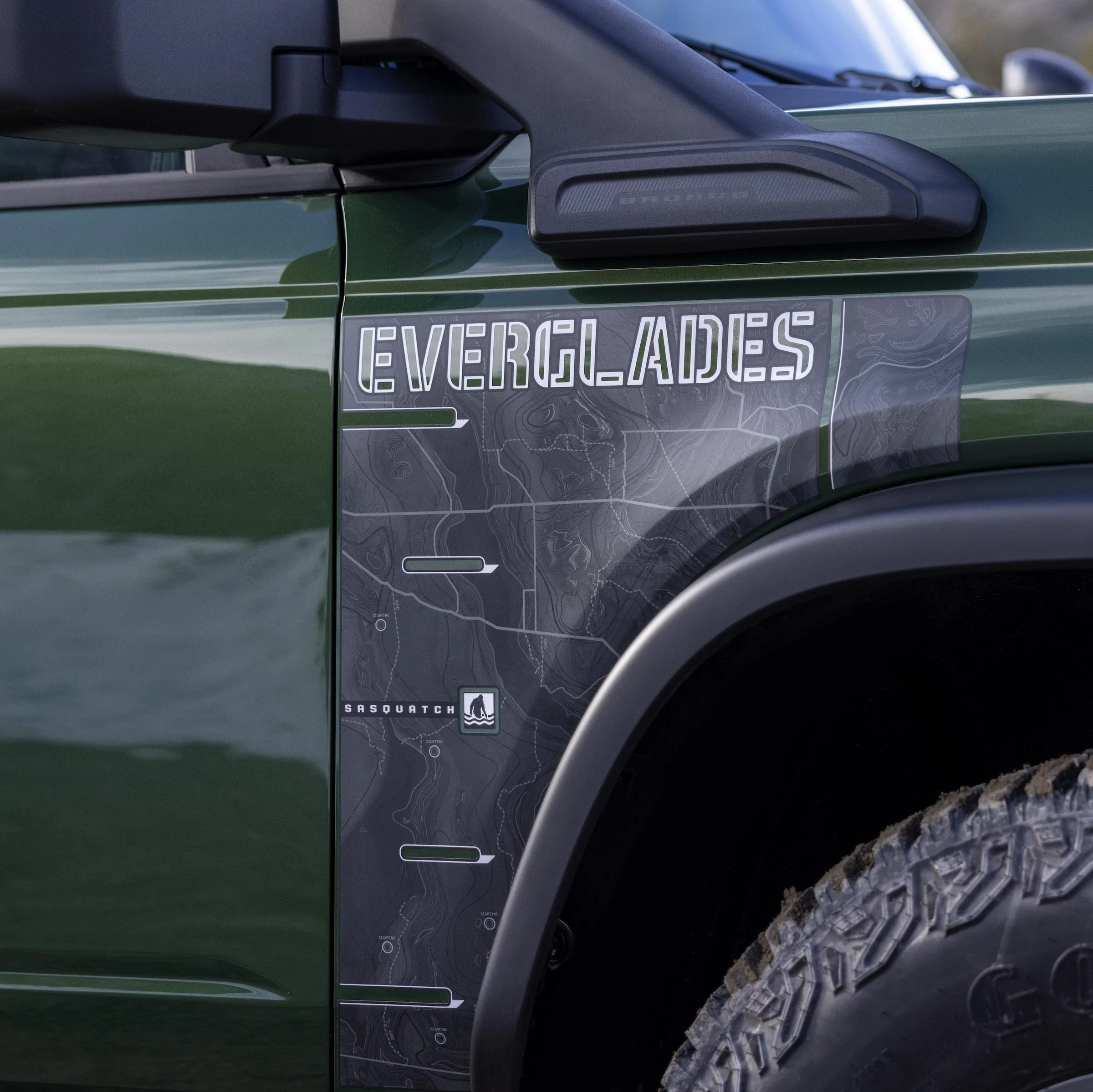 2022 Ford Bronco Everglades_Eruption Green_10.webp