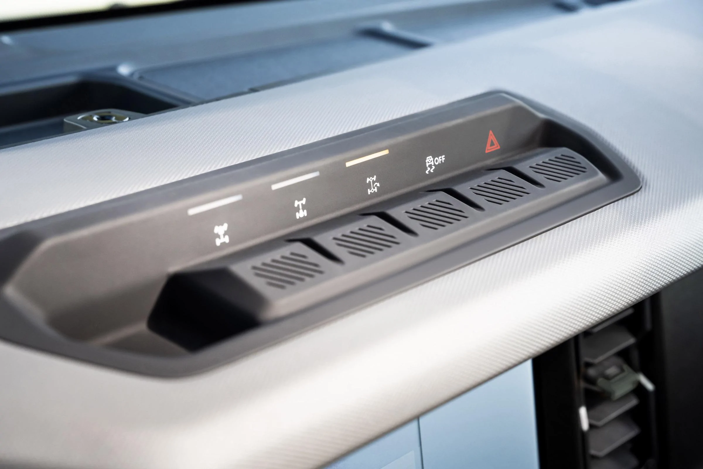 2022 Ford Bronco Everglades_interior_07.webp