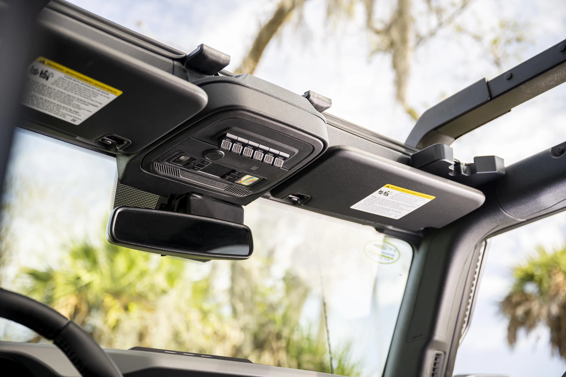2022 Ford Bronco Everglades_interior_08.webp