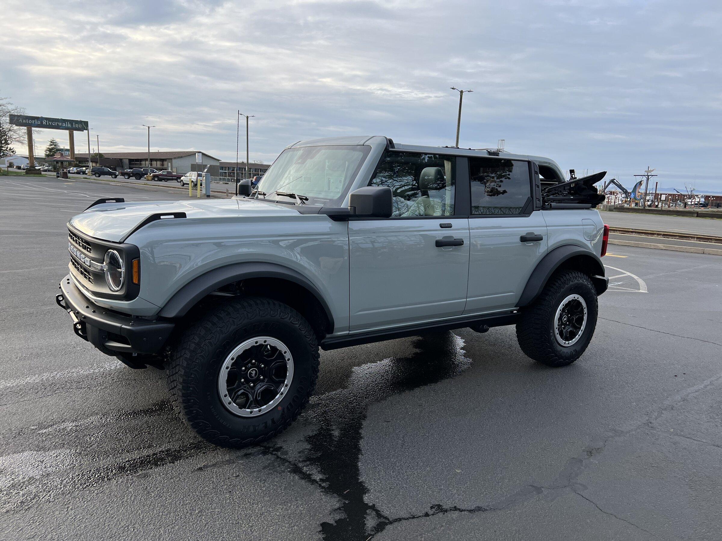 Ford Bronco Greetings from Oregon EAD3AE55-6C12-47A1-9152-E726090A768C