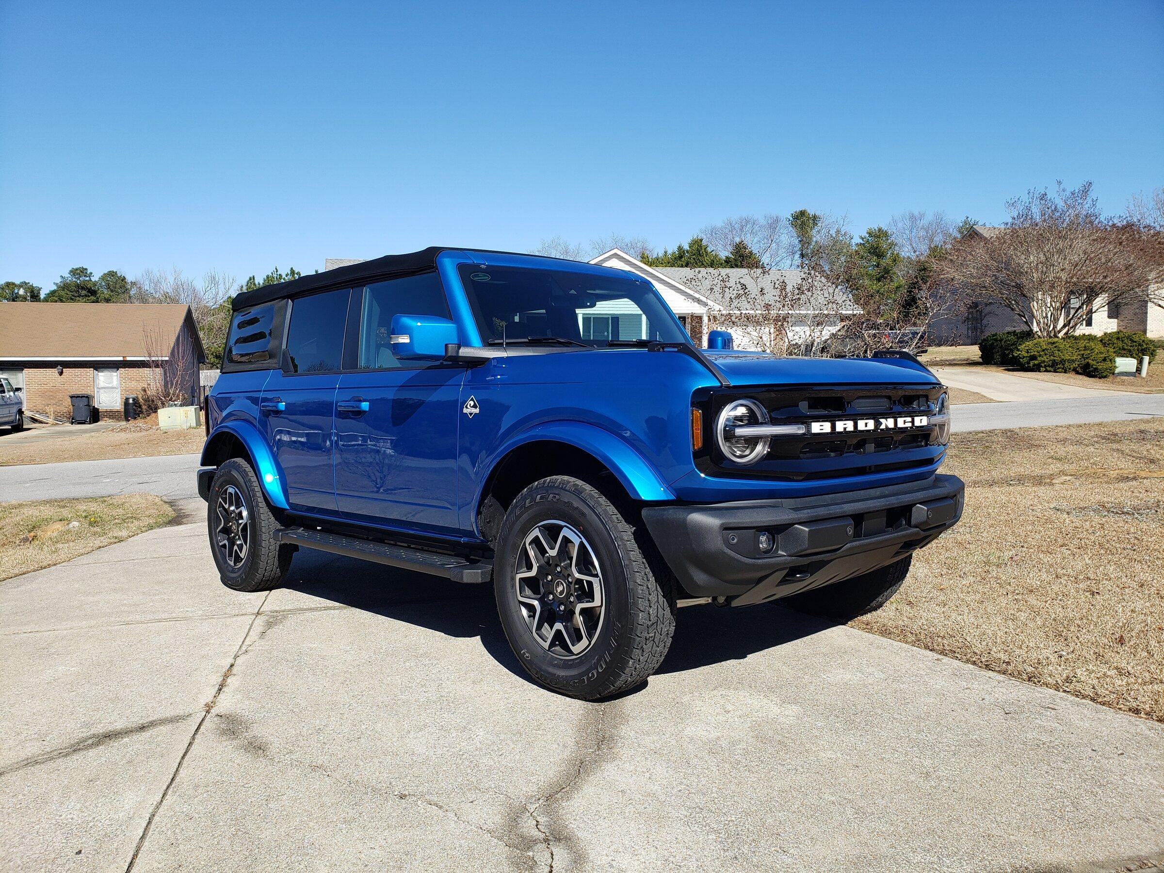 Ford Bronco VELOCITY BLUE Bronco Club 20220209_120922
