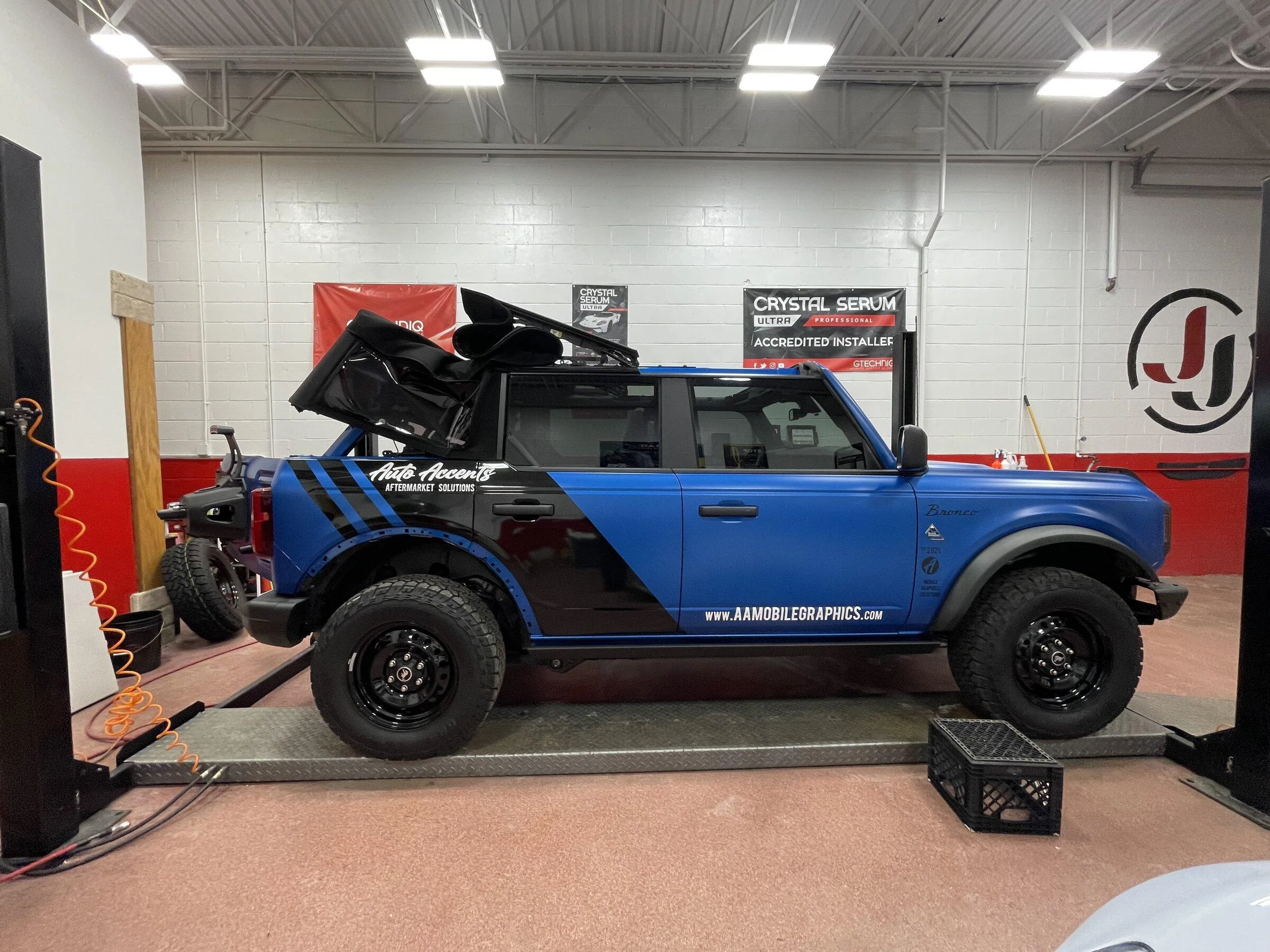 Ford Bronco Some custom graphics and color combos. A85FA252-875B-434F-B1AA-020DFEB6BEF3