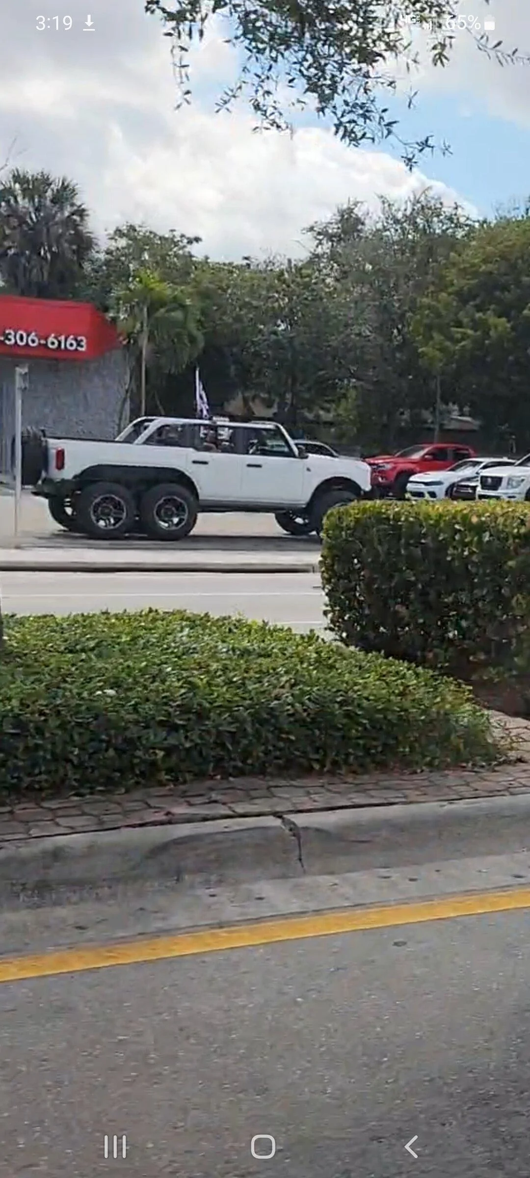 Ford Bronco 6x6 Bronco spotted Screenshot_20220211-151912_Photos