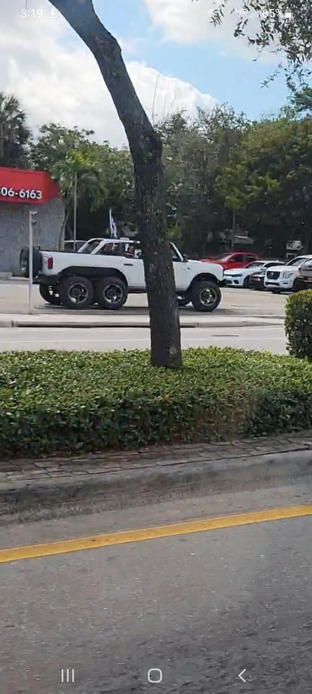 Ford Bronco 6x6 Bronco spotted Screenshot_20220211-151922_Photos