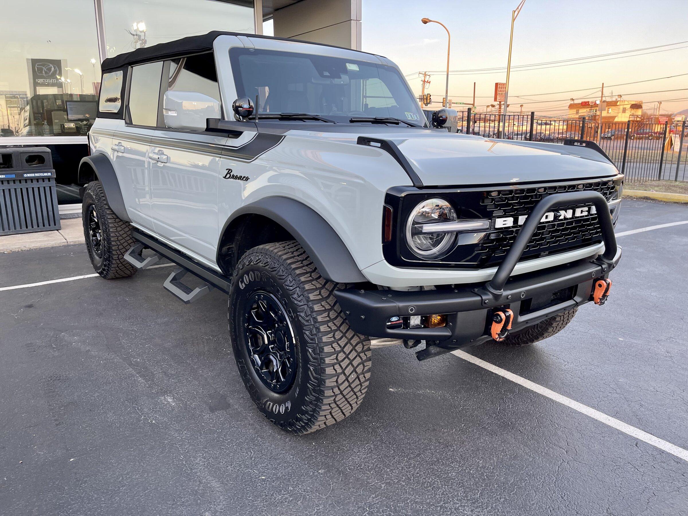 Ford Bronco CACTUS GRAY Bronco Club 8F460E0B-84C1-4CD4-A75D-8604BAC5FF7B