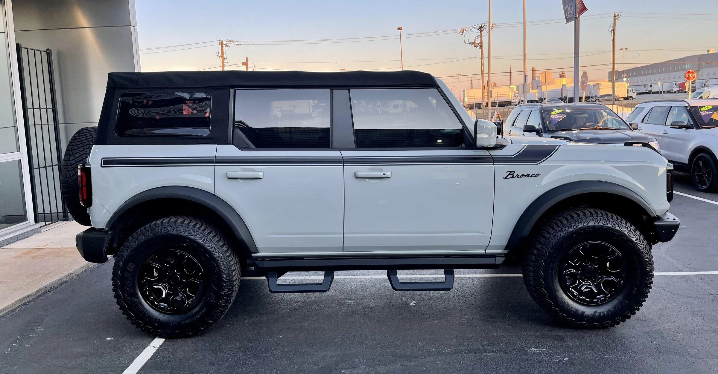 Ford Bronco CACTUS GRAY Bronco Club E3B097B2-D6DA-480F-8AC2-9779DF744E33