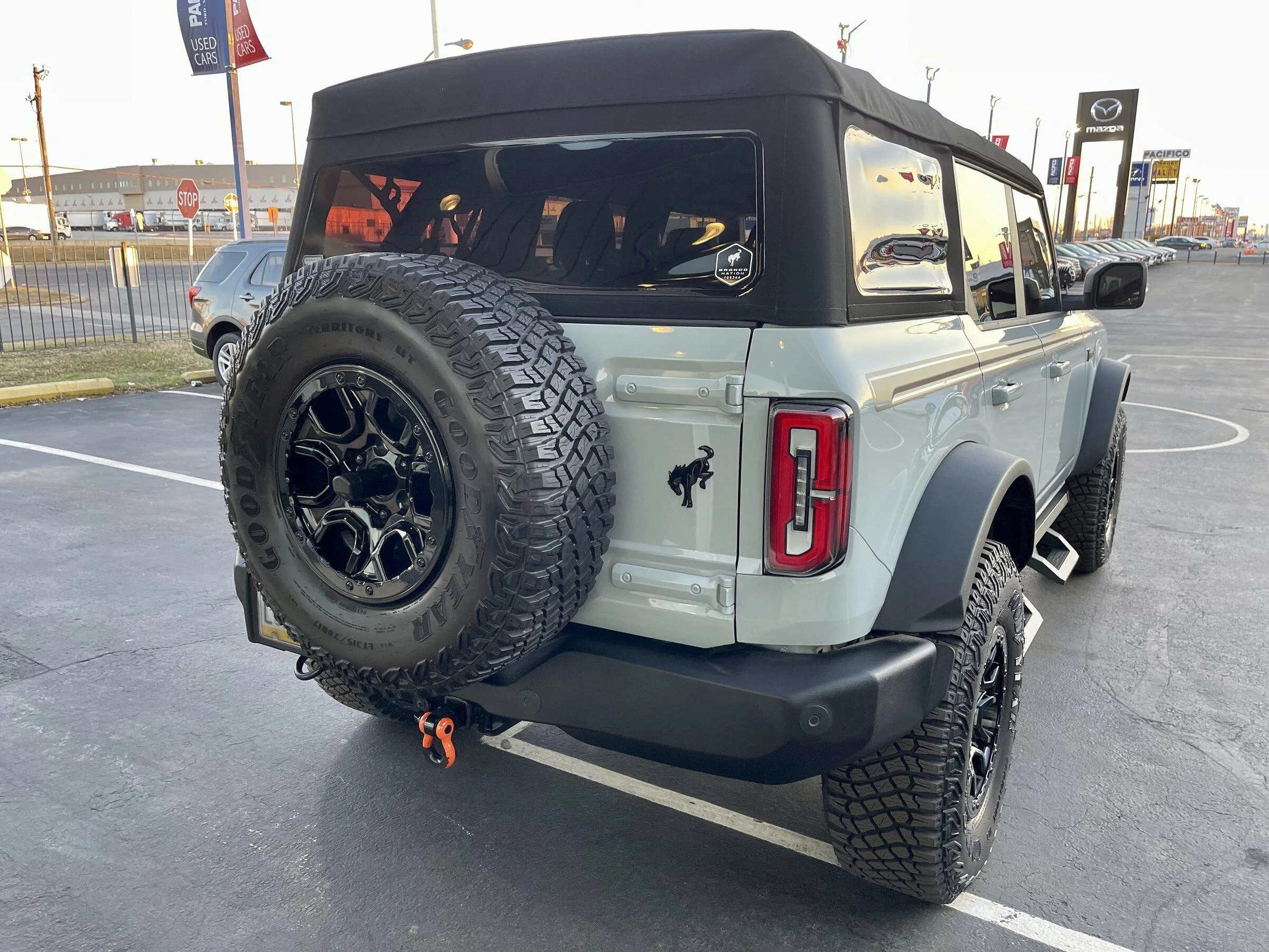 Ford Bronco CACTUS GRAY Bronco Club 45DB4CA5-281A-4A55-A5C7-4F691F079FB5