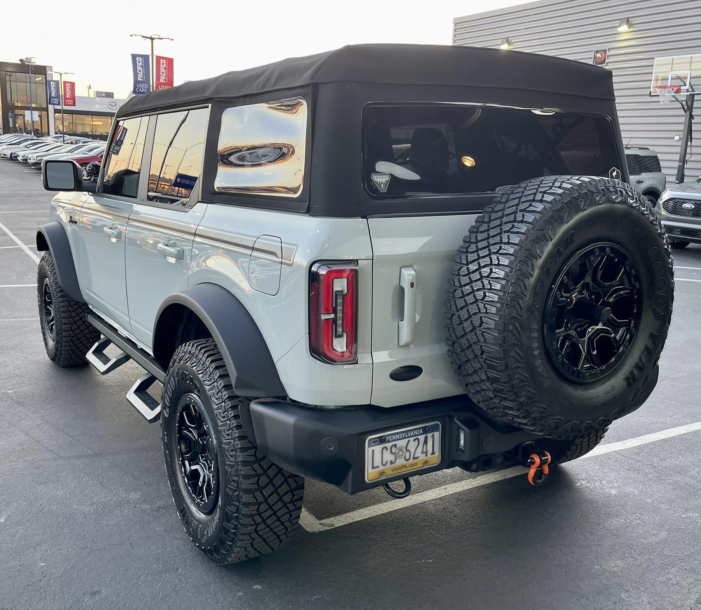 Ford Bronco CACTUS GRAY Bronco Club 8BADF4F0-1E3F-4DA1-8255-C47EFC44E9D4