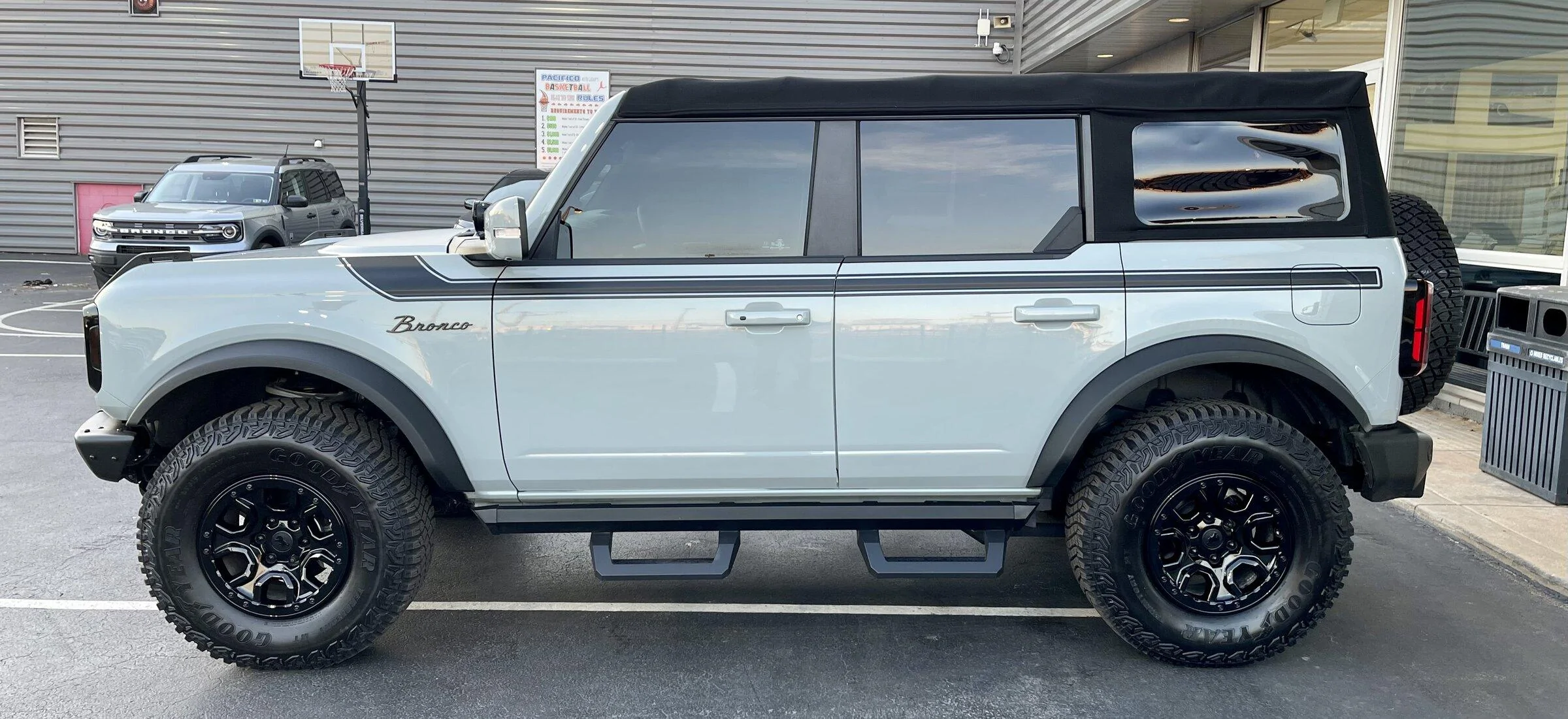 Ford Bronco CACTUS GRAY Bronco Club F6AEC625-6CD6-45F2-8D1F-7948C697EE82