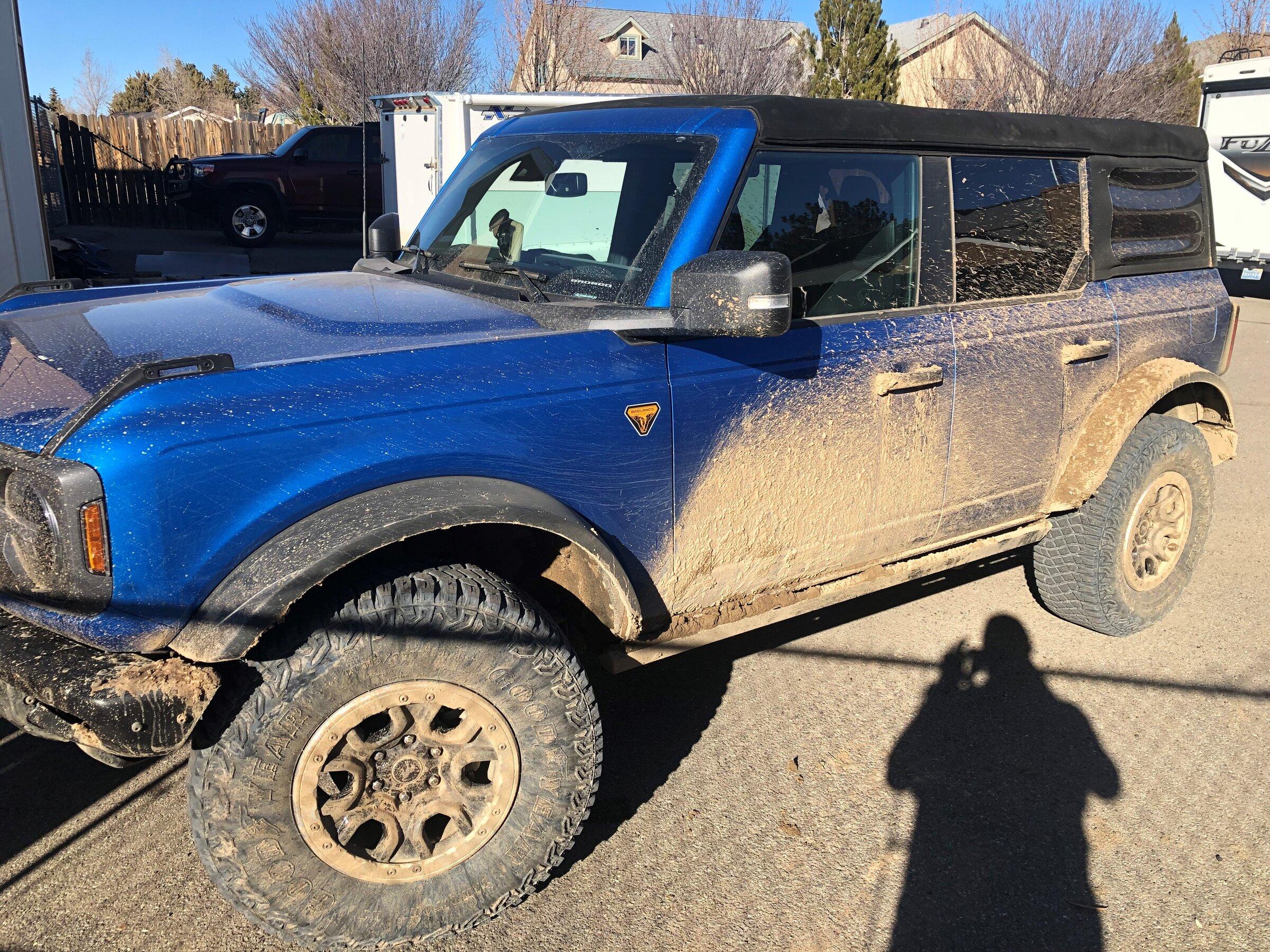 Ford Bronco VELOCITY BLUE Bronco Club 1644621968257