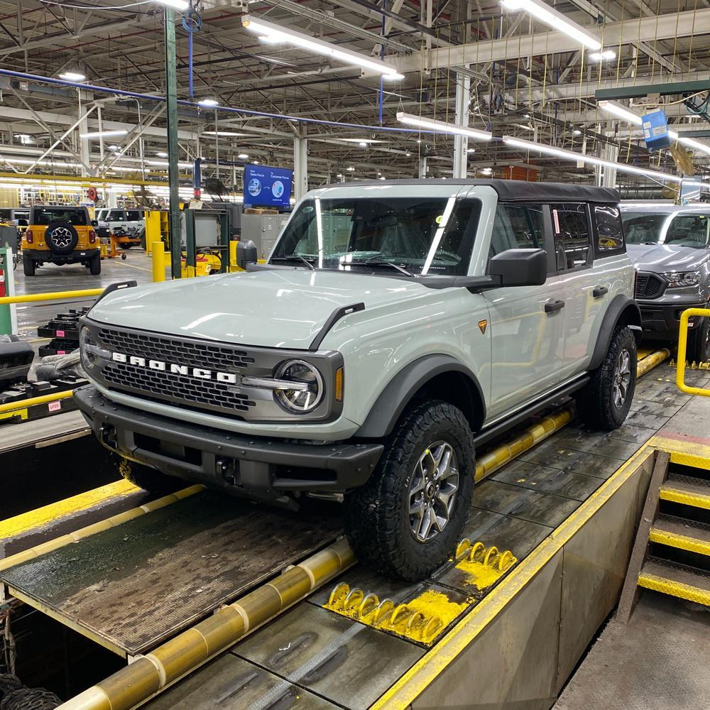 Ford Bronco 🛠 1/3/22 Build Week Group image