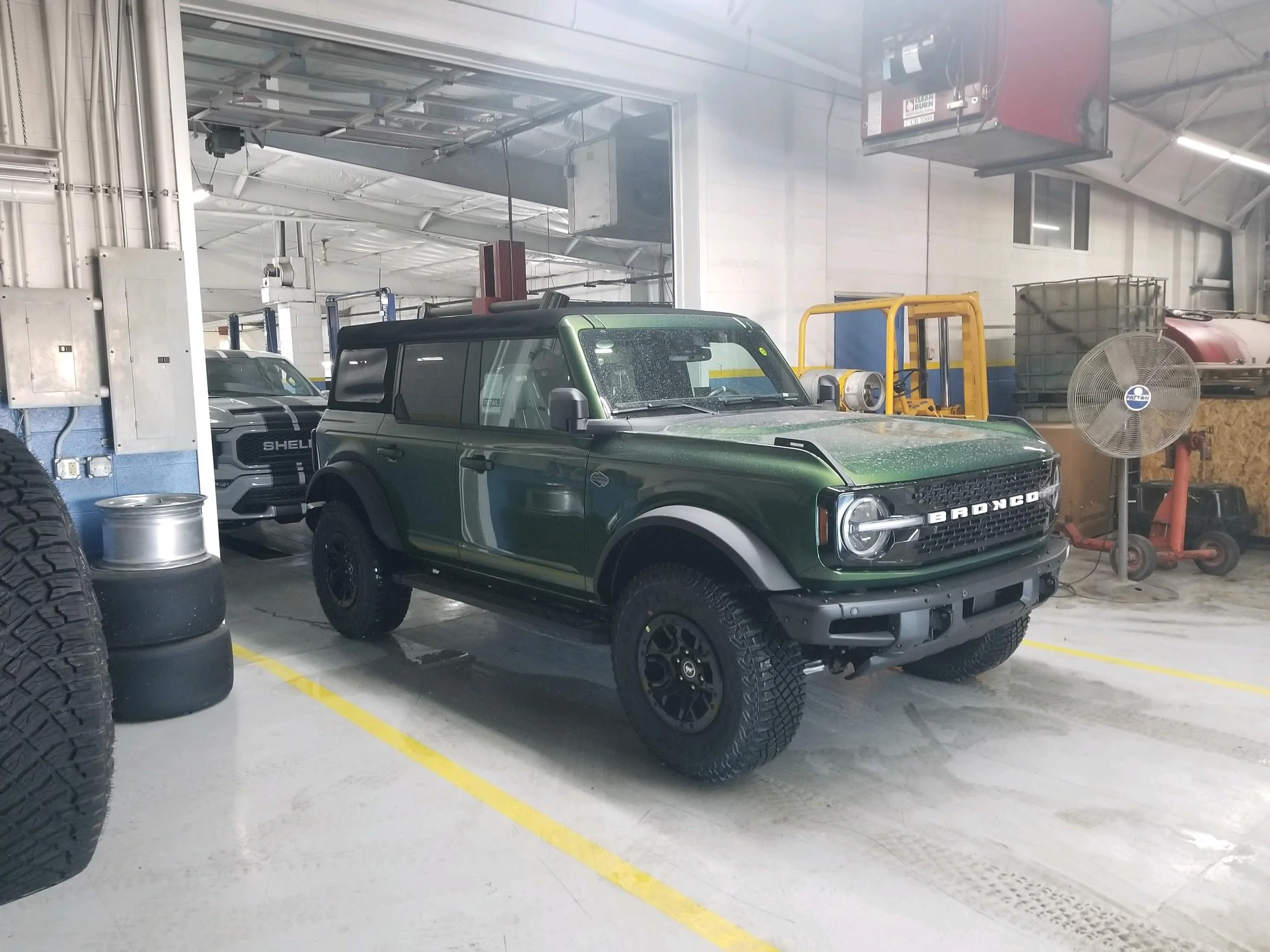 Ford Bronco ERUPTION GREEN Bronco Club FCA8AF80-BF5D-4DF5-ABA2-34C15C4696B3