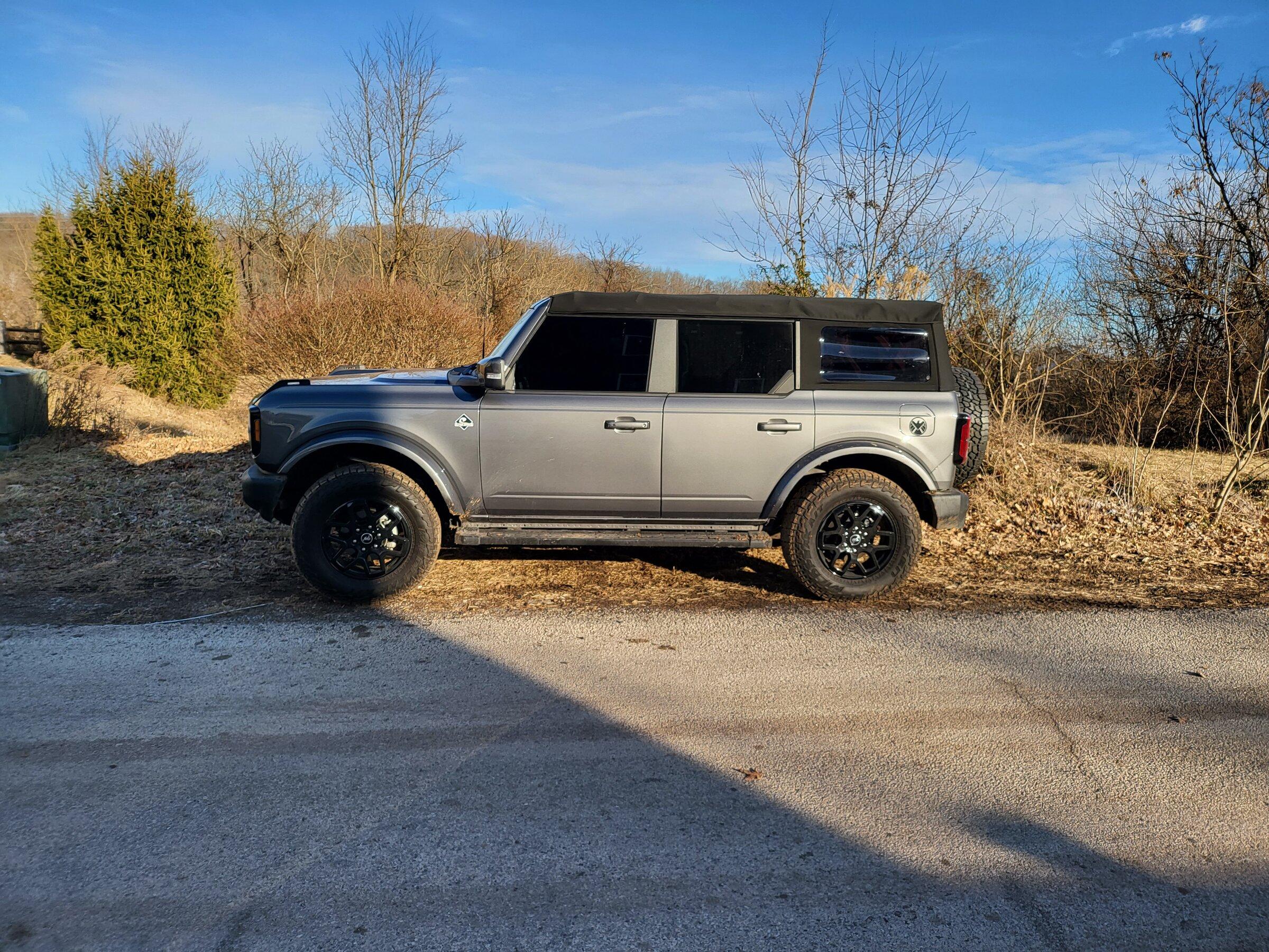 Ford Bronco Paint the Outer Banks wheels all black? 20220212_154509