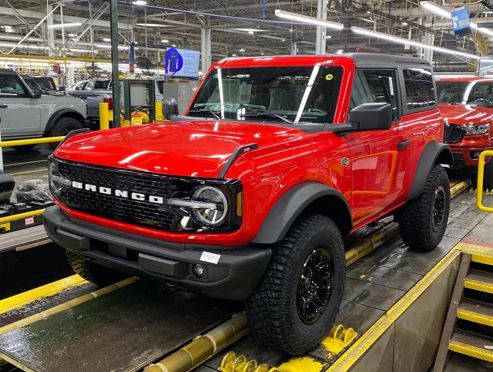 Ford Bronco PFBZ: Race Red Wildtrak 2-door Bronco on assembly line cropped