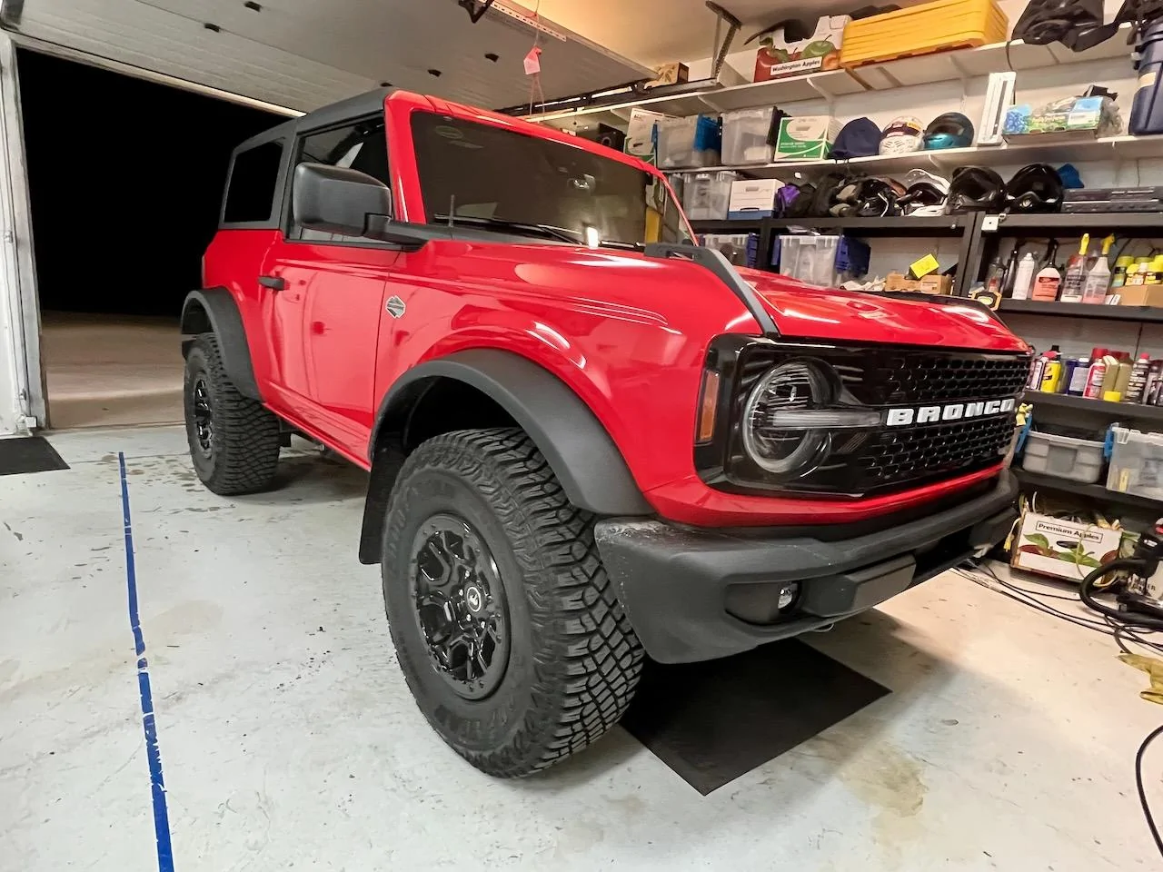 Ford Bronco PFBZ: Race Red Wildtrak 2-door Bronco mud flaps - 12
