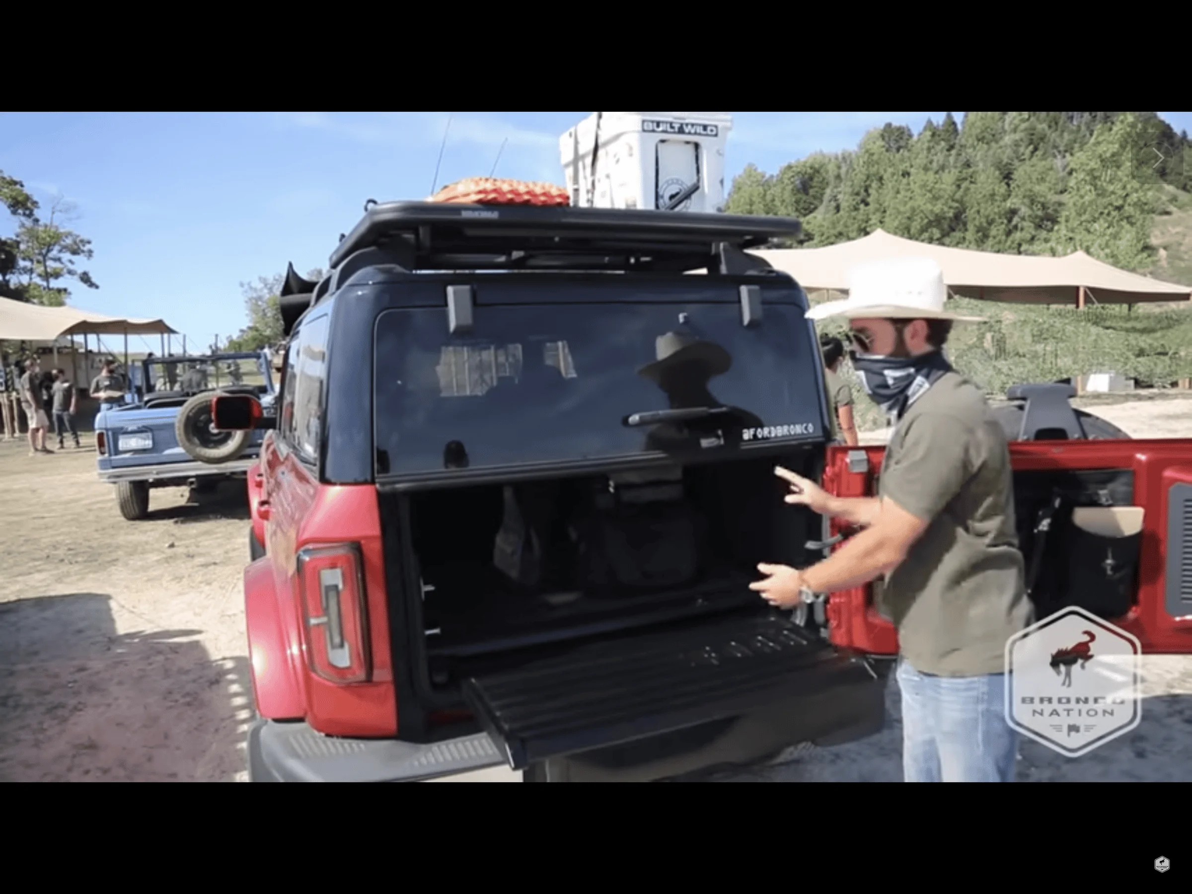 Ford Bronco Bronco Tailgate and Roof rack 91984760-D5F4-4EE5-85C3-D1CF630FCA0F