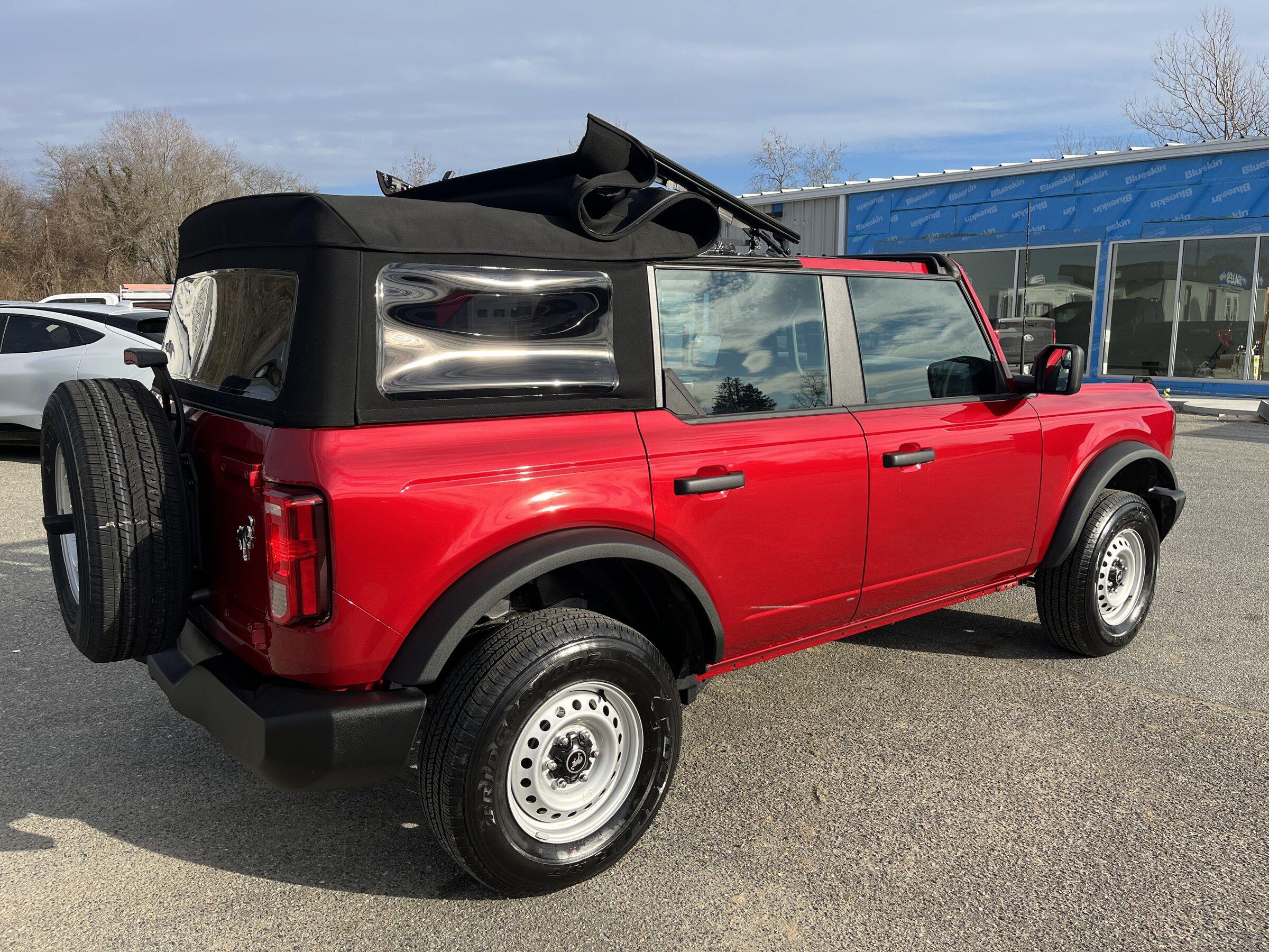 Ford Bronco Broncos in dealer inventory DD6B2A74-4D0E-4A3E-AEAC-1797CE46EB3E