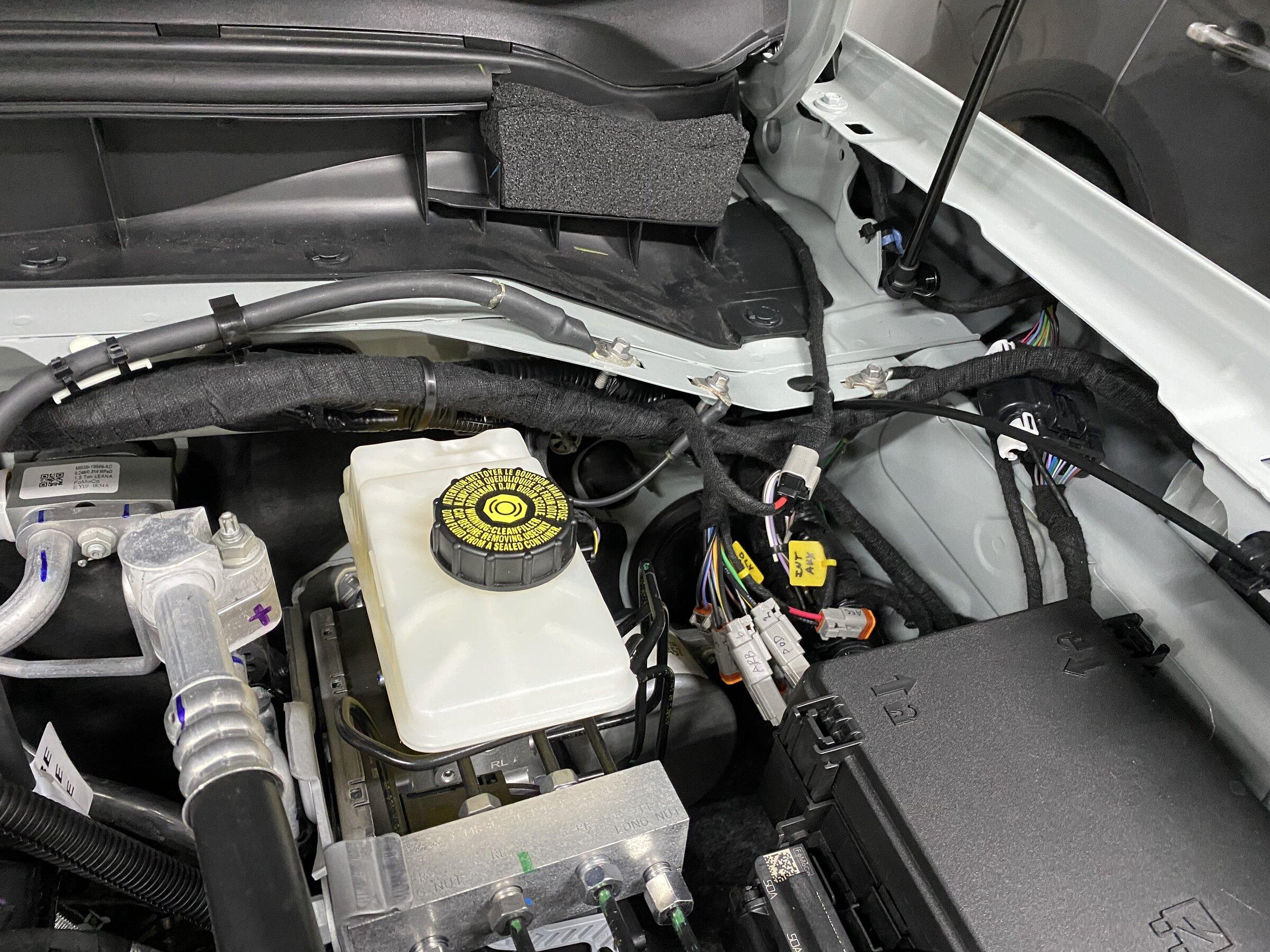 Ford Bronco AUX wiring suggestions and example ARB compressor installation aux_close.JPG