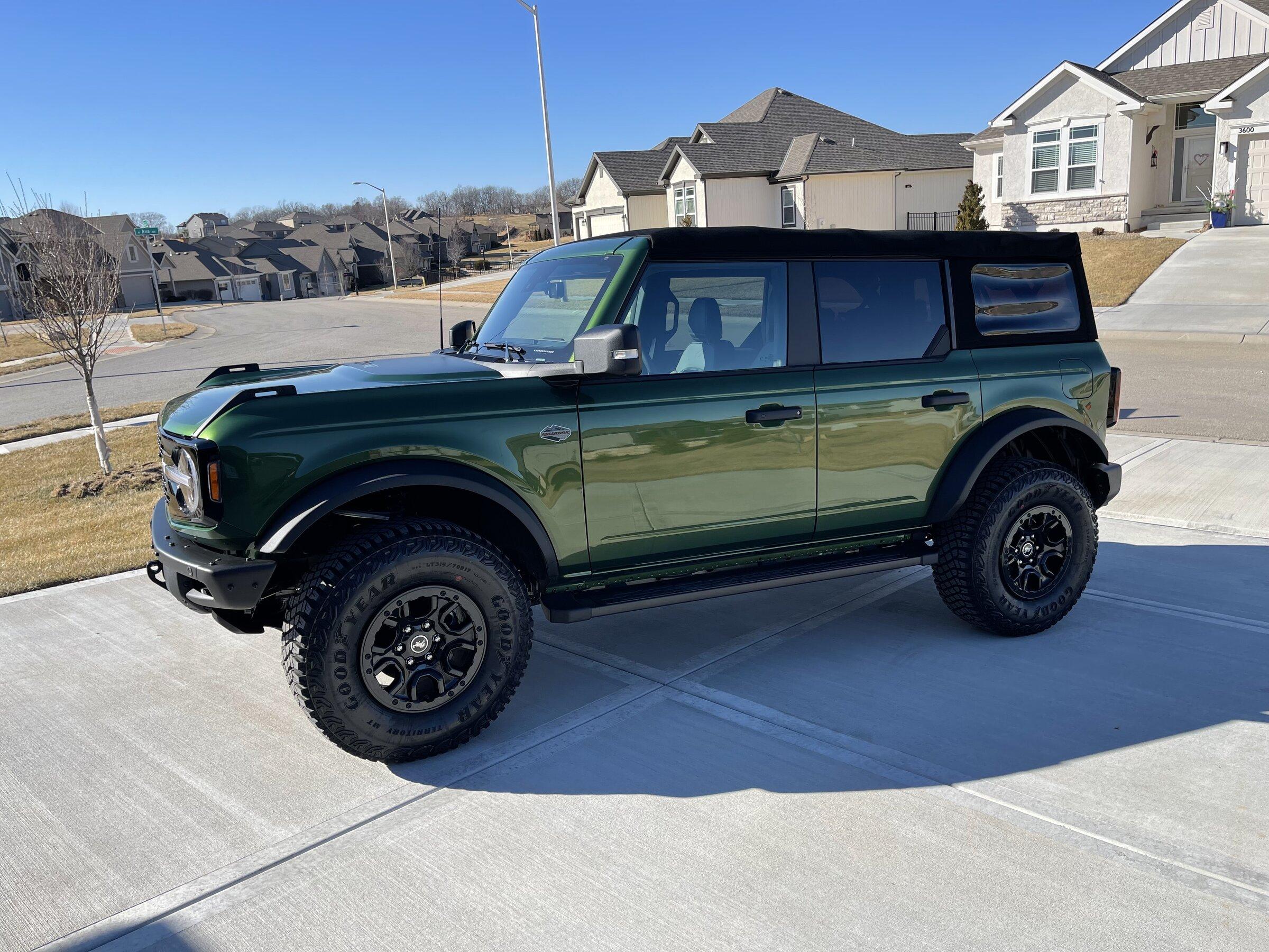 Ford Bronco ERUPTION GREEN Bronco Club 8D82134A-E1B0-423A-BC6F-3FC65DFD9F92